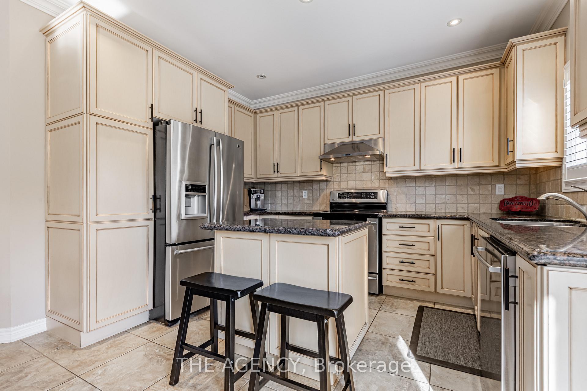 Photo 5 of 33 Ascalon Drive, Vaughan, Patterson — HOMEH