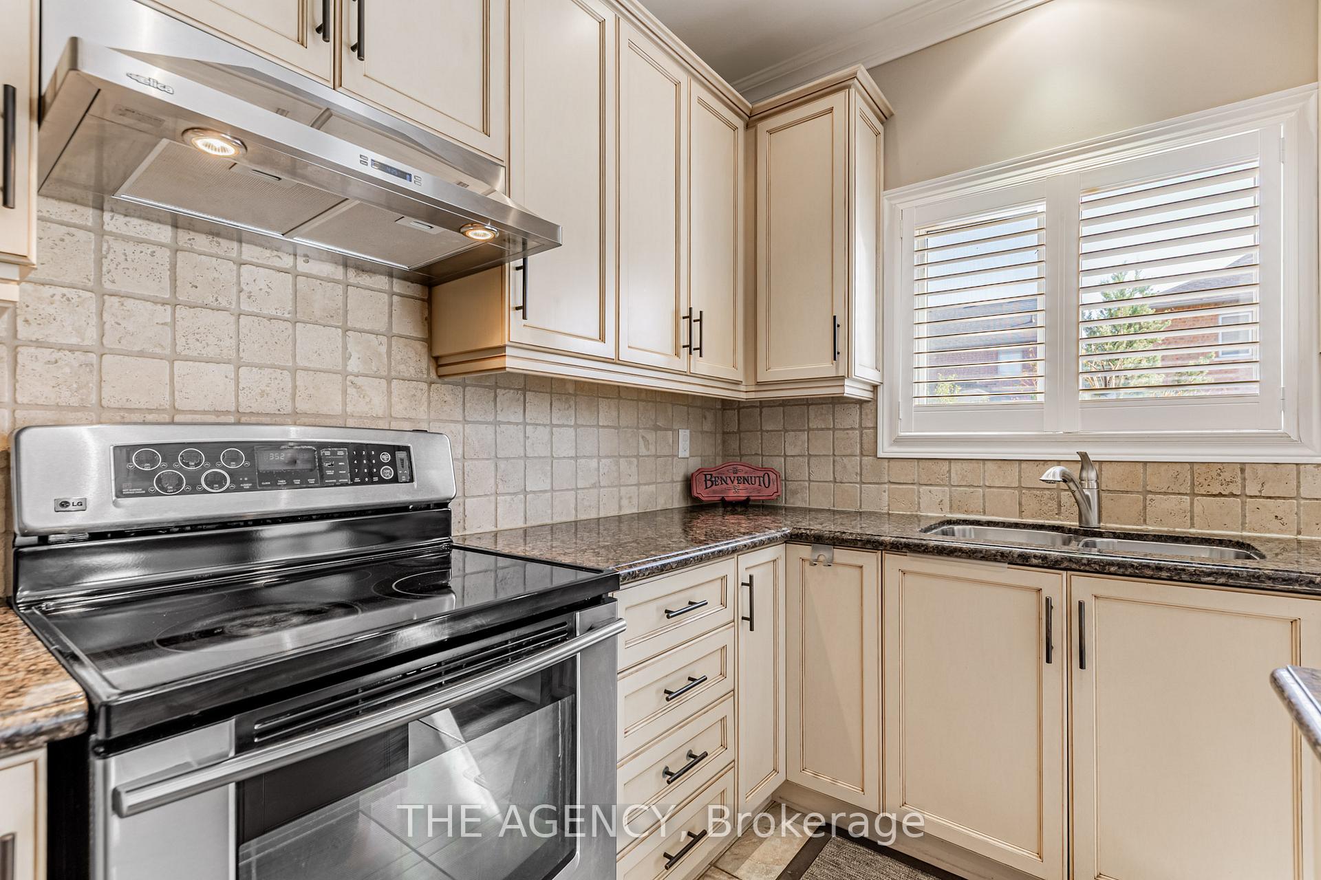 Photo 7 of 33 Ascalon Drive, Vaughan, Patterson — HOMEH