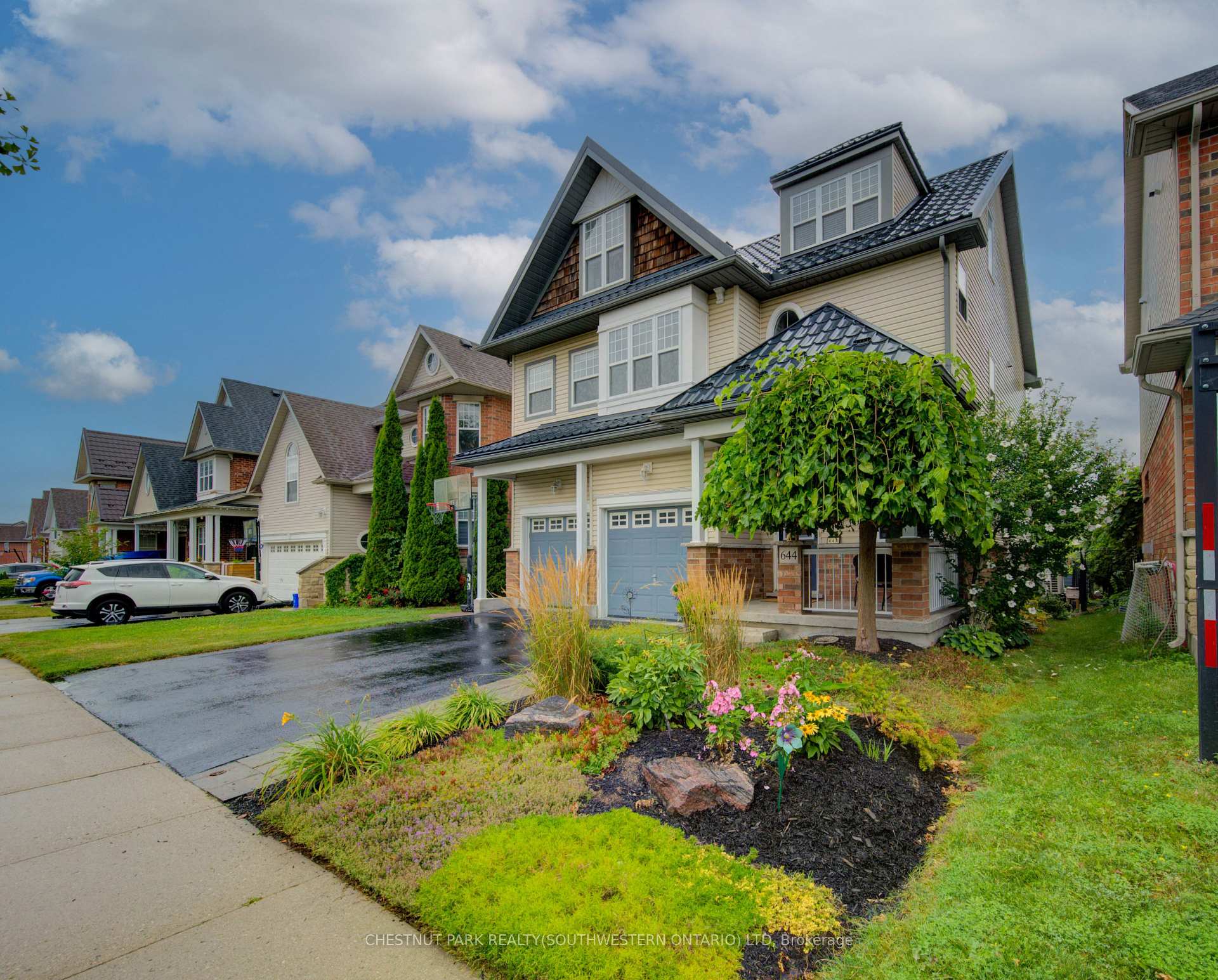 Photo 3 of 644 Frieburg Drive, Waterloo — HOMEH