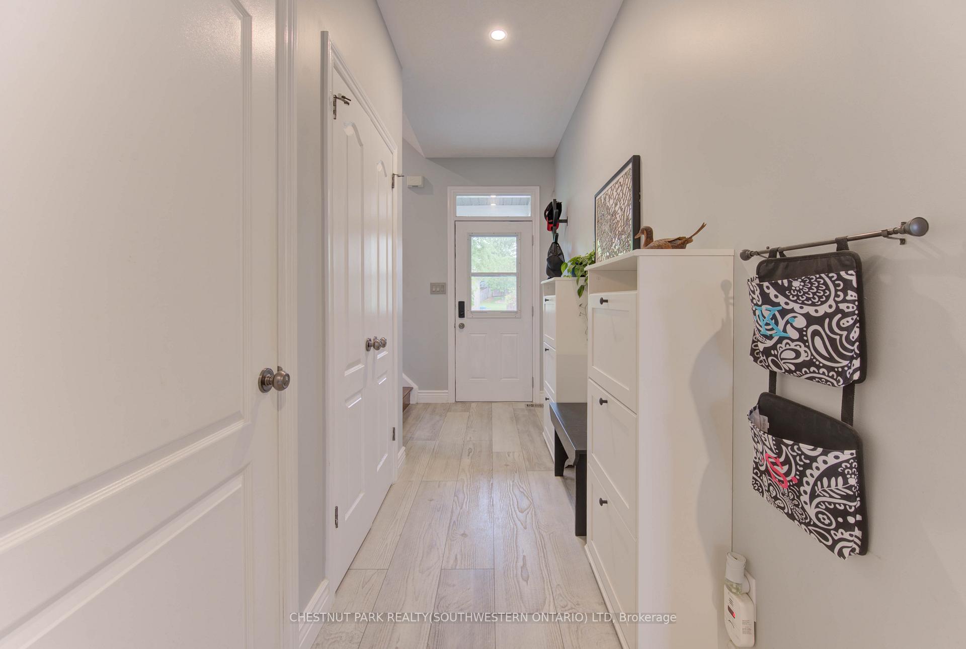 Photo 5 of 644 Frieburg Drive, Waterloo — HOMEH