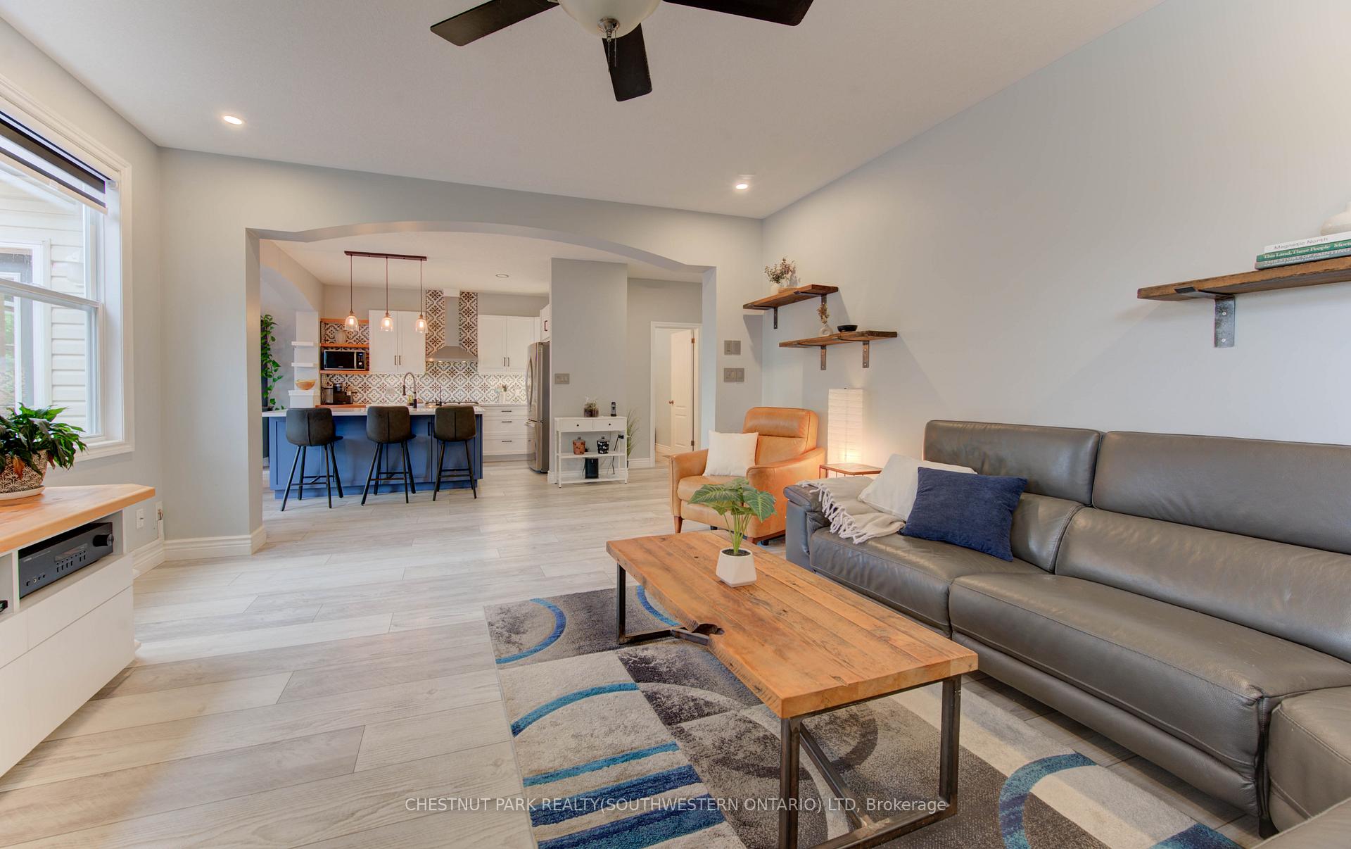 Photo 10 of 644 Frieburg Drive, Waterloo — HOMEH