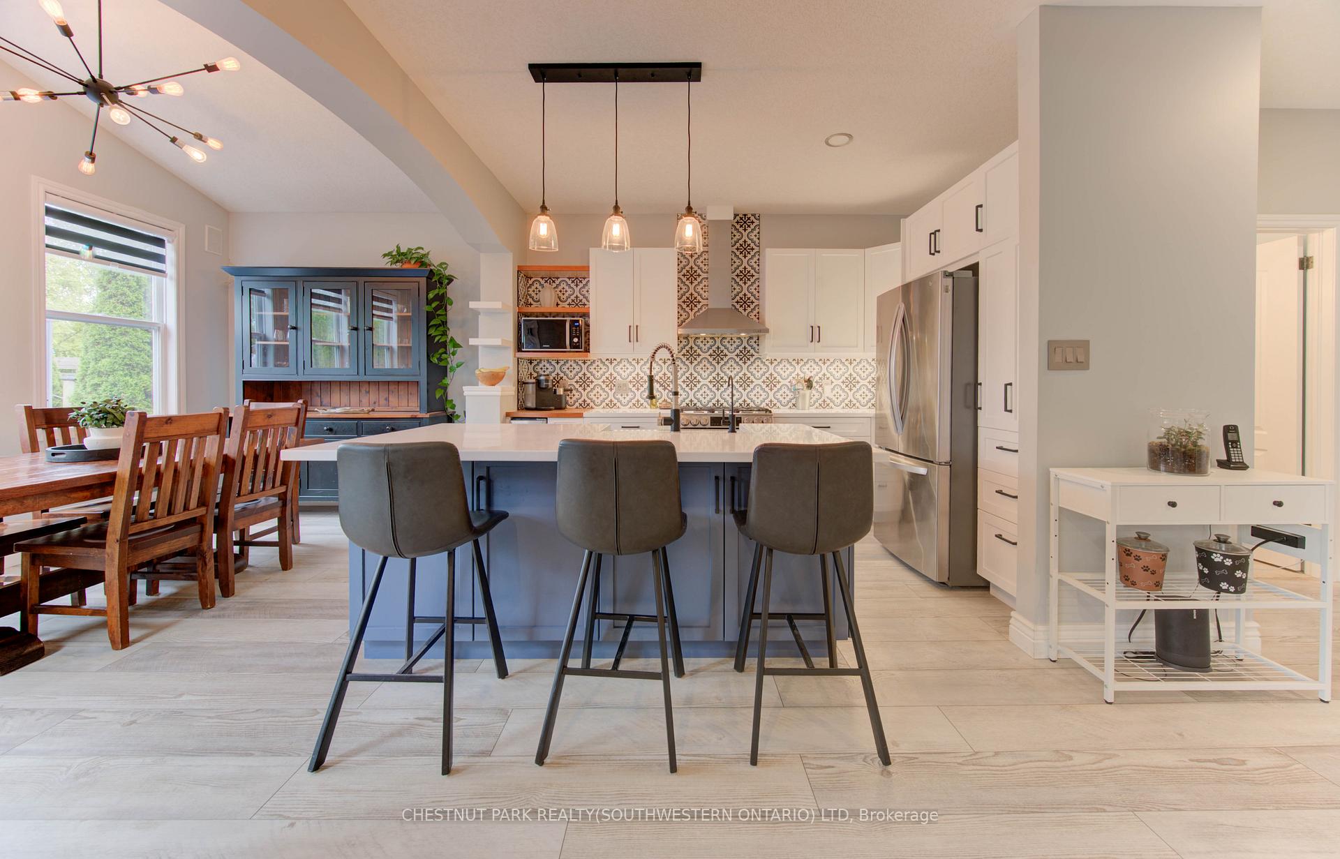 Photo 11 of 644 Frieburg Drive, Waterloo — HOMEH