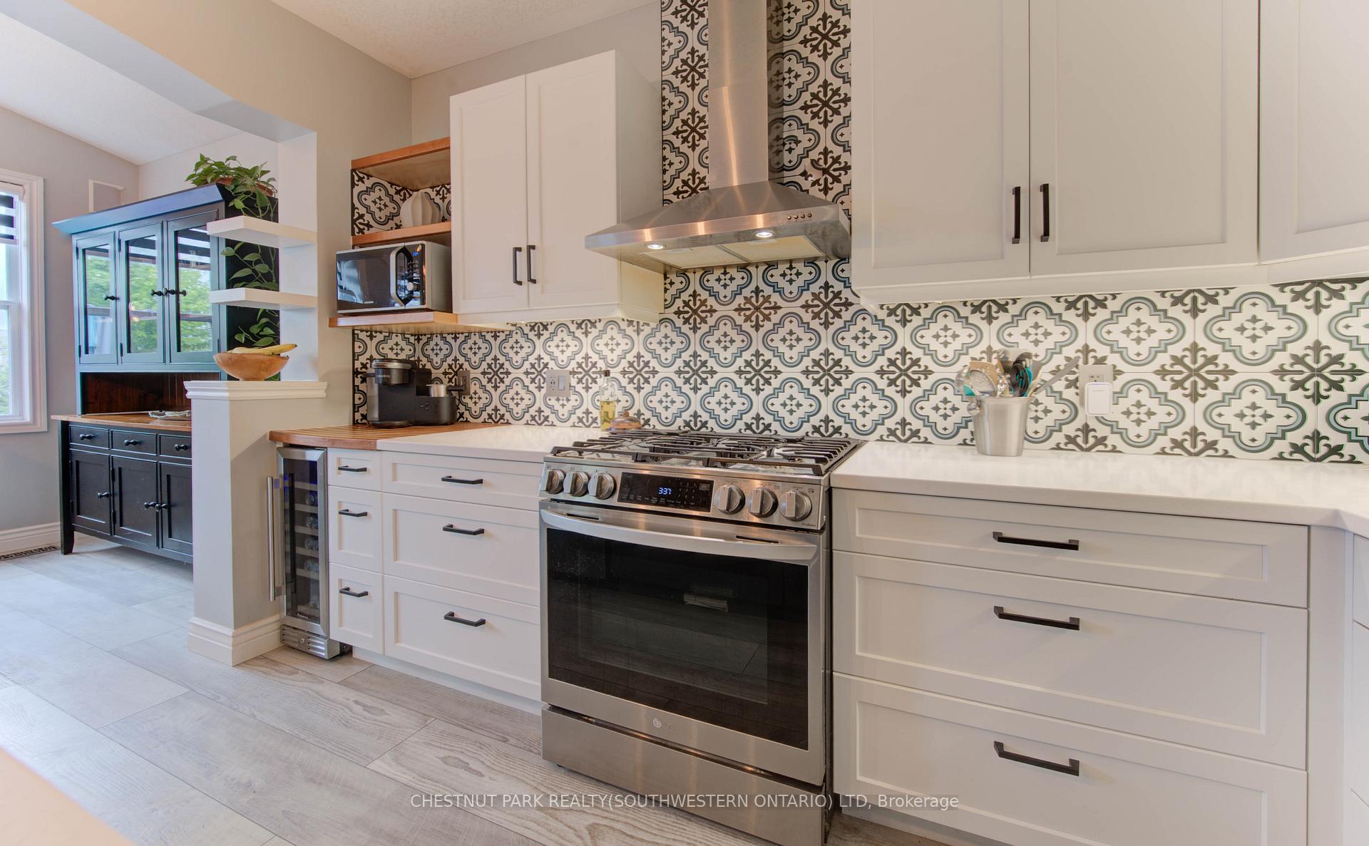 Photo 16 of 644 Frieburg Drive, Waterloo — HOMEH