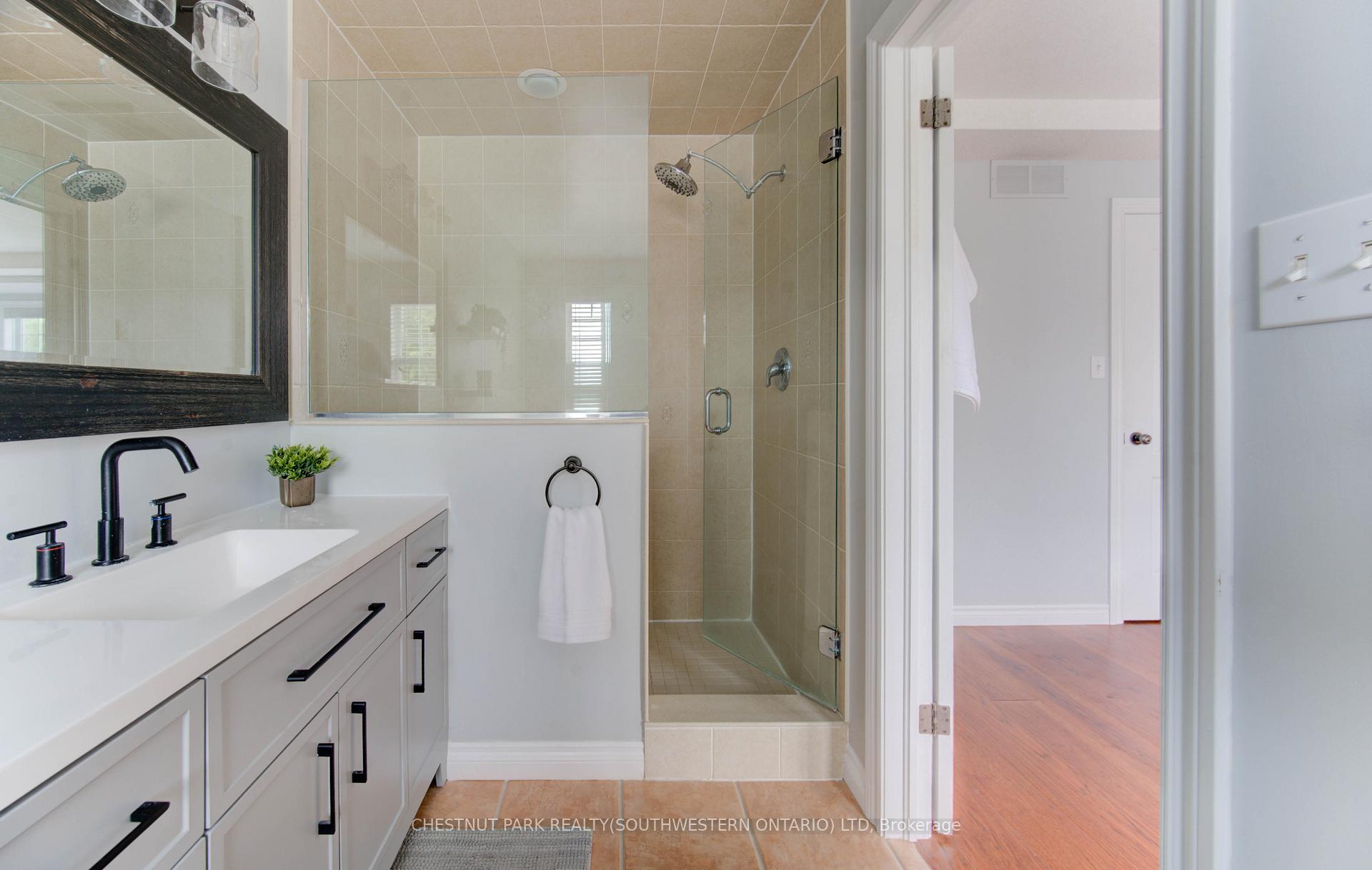 Photo 23 of 644 Frieburg Drive, Waterloo — HOMEH