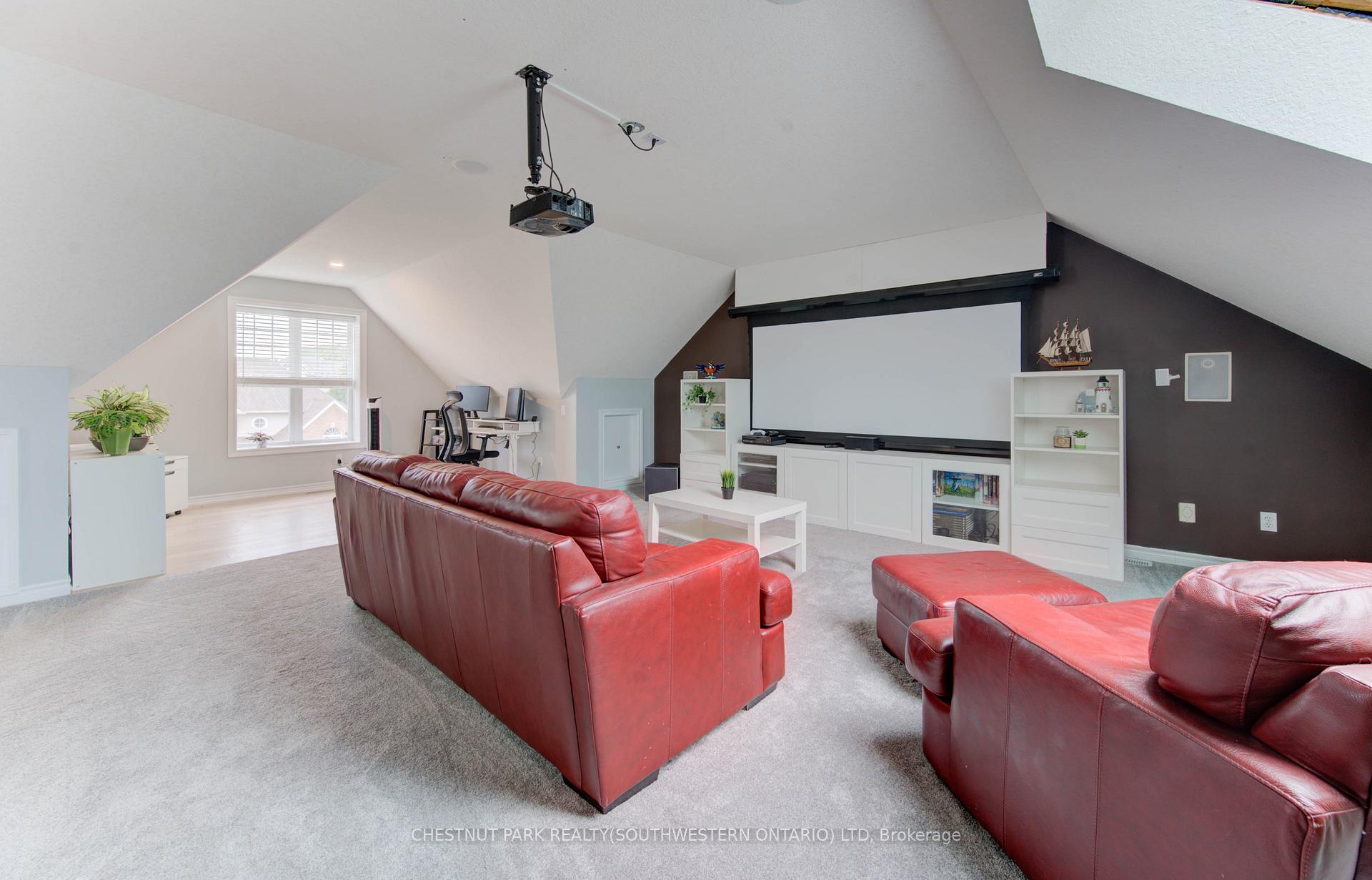 Photo 30 of 644 Frieburg Drive, Waterloo — HOMEH