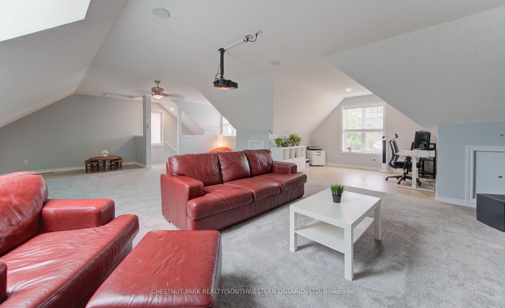 Photo 31 of 644 Frieburg Drive, Waterloo — HOMEH