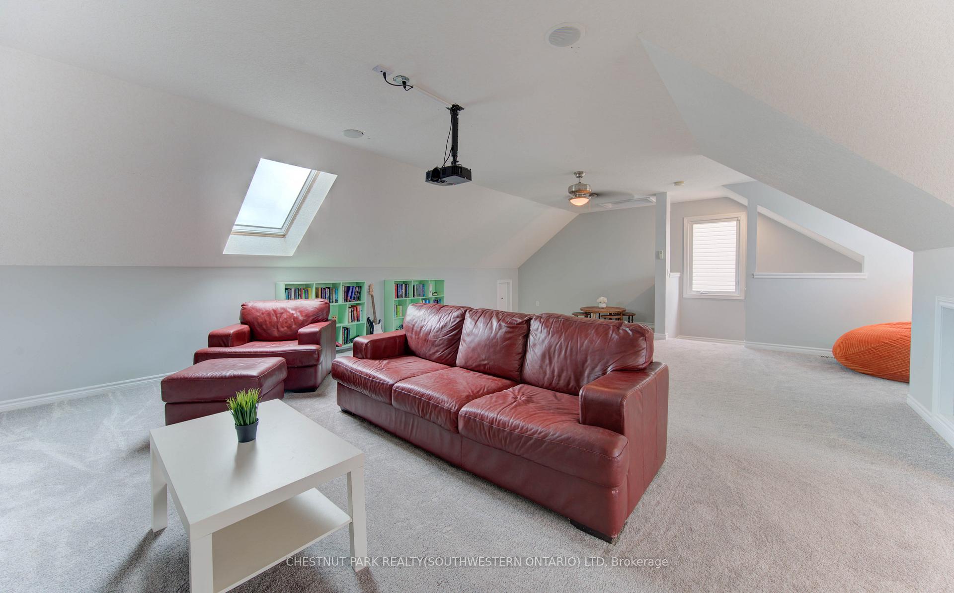 Photo 32 of 644 Frieburg Drive, Waterloo — HOMEH