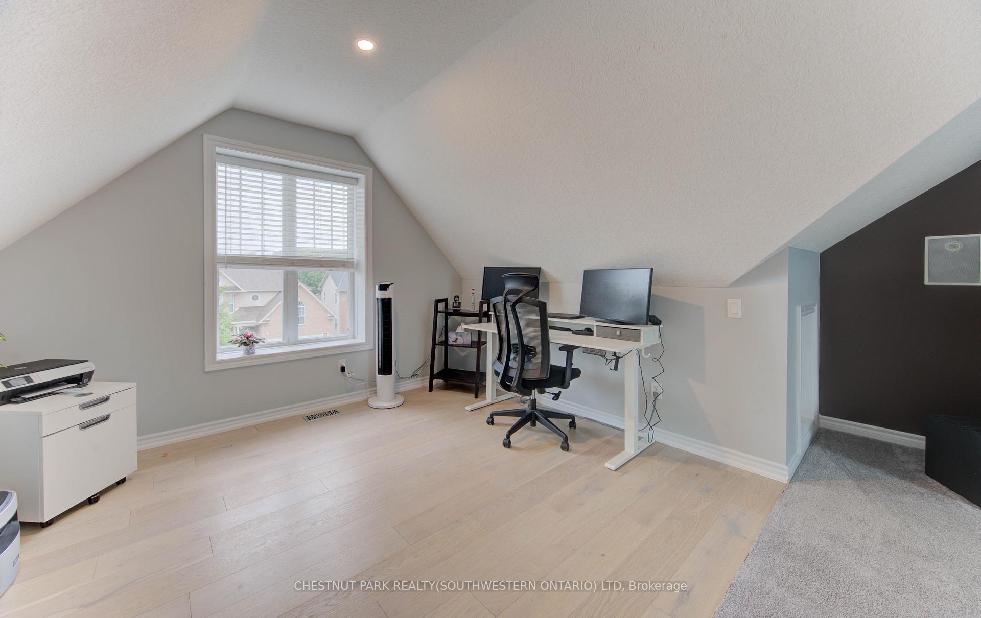 Photo 33 of 644 Frieburg Drive, Waterloo — HOMEH