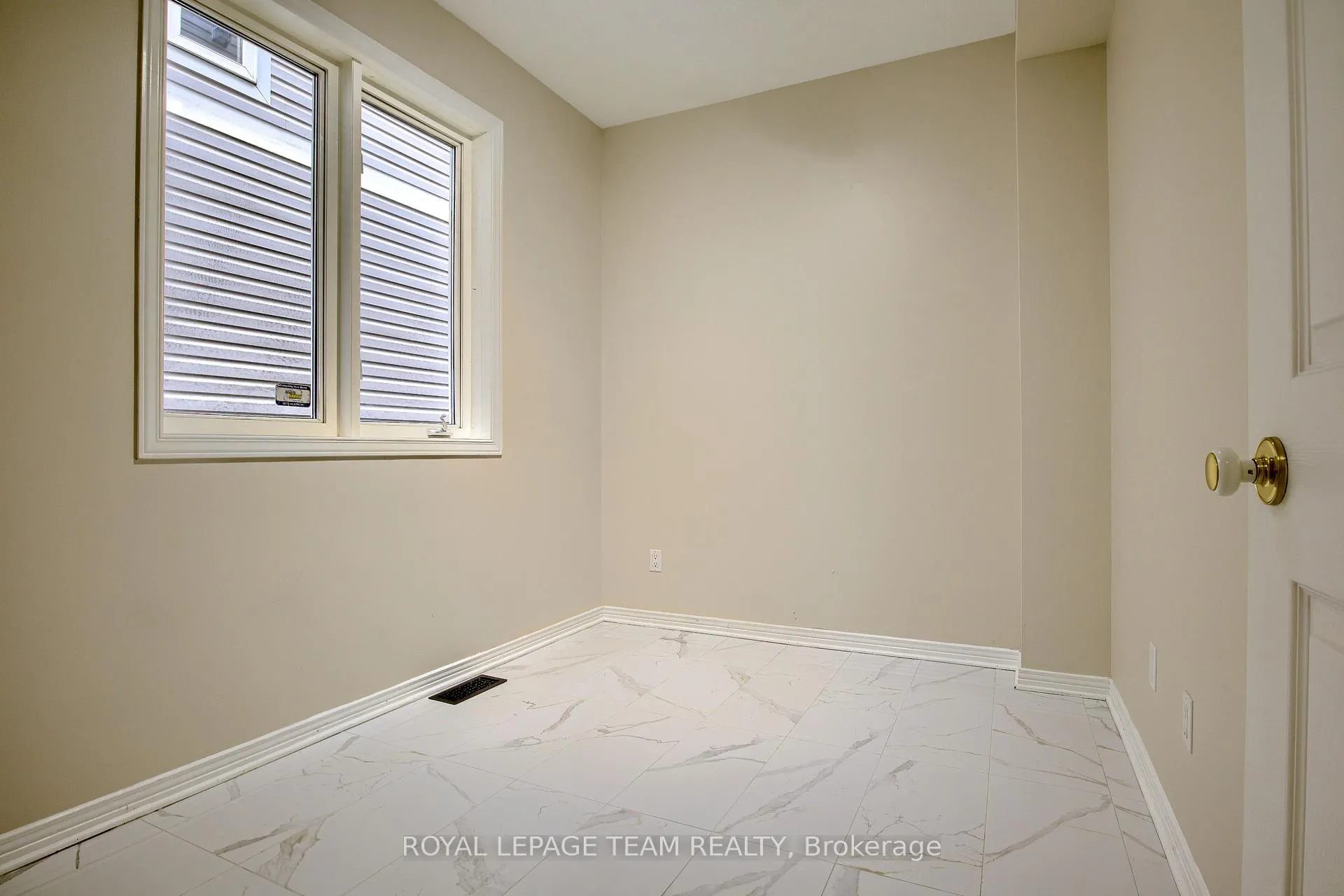 Photo 10 of 45 Boulder Way, Ottawa, Barrhaven - Longfields — HOMEH