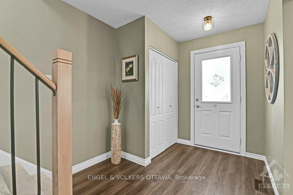 Photo 2 of 2123 Grafton Crescent, Ottawa, Beacon Hill North — HOMEH