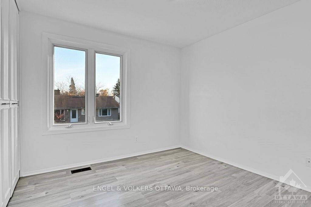 Photo 18 of 2123 Grafton Crescent, Ottawa, Beacon Hill North — HOMEH