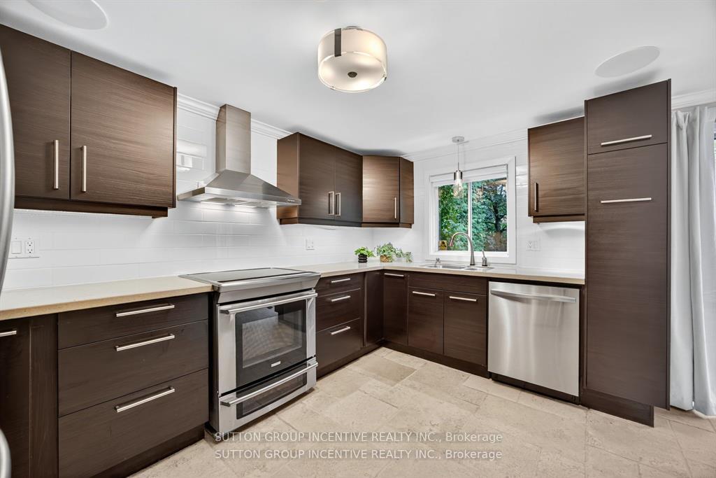 Photo 6 of 87 Irwin Drive, Barrie, Northwest — HOMEH