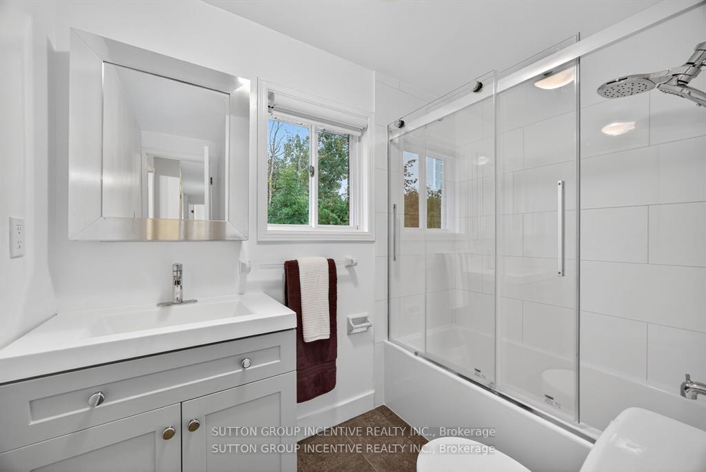 Photo 19 of 87 Irwin Drive, Barrie, Northwest — HOMEH