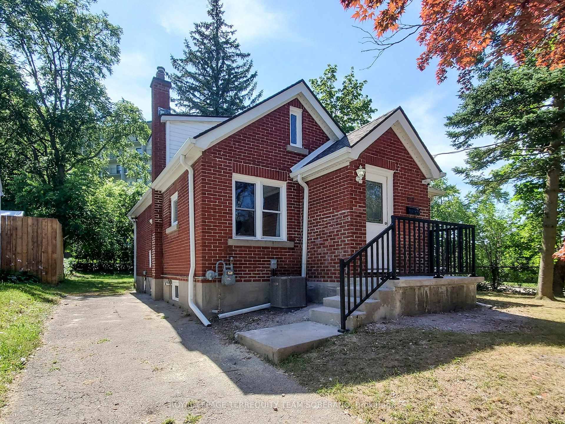 Photo 1 of 13 Roslin Avenue N, Waterloo, Downtown Waterloo — HOMEH