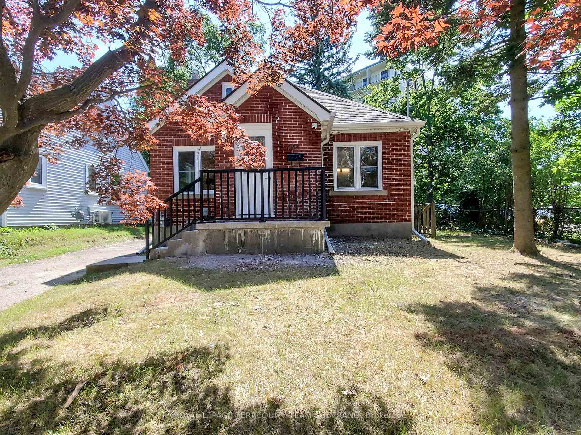 Photo 2 of 13 Roslin Avenue N, Waterloo, Downtown Waterloo — HOMEH
