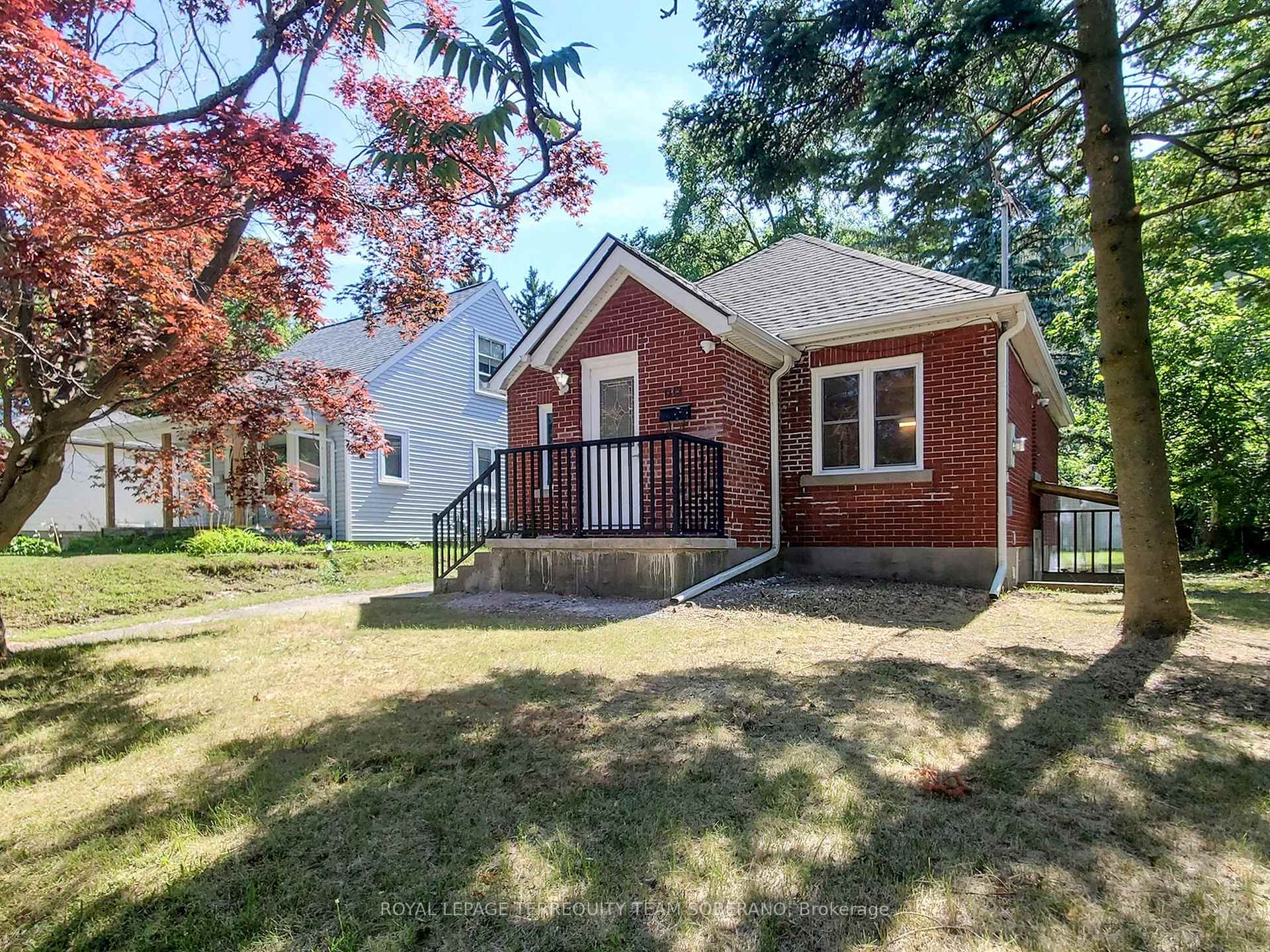 Photo 3 of 13 Roslin Avenue N, Waterloo, Downtown Waterloo — HOMEH