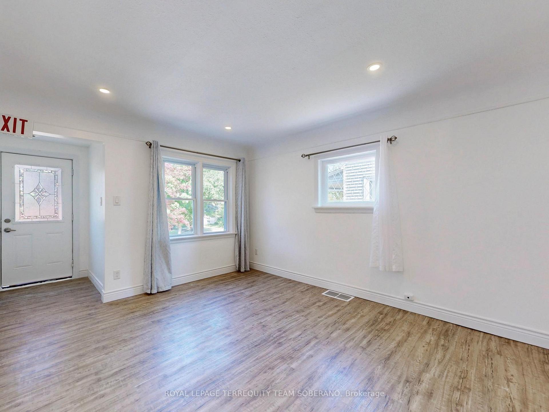 Photo 5 of 13 Roslin Avenue N, Waterloo, Downtown Waterloo — HOMEH