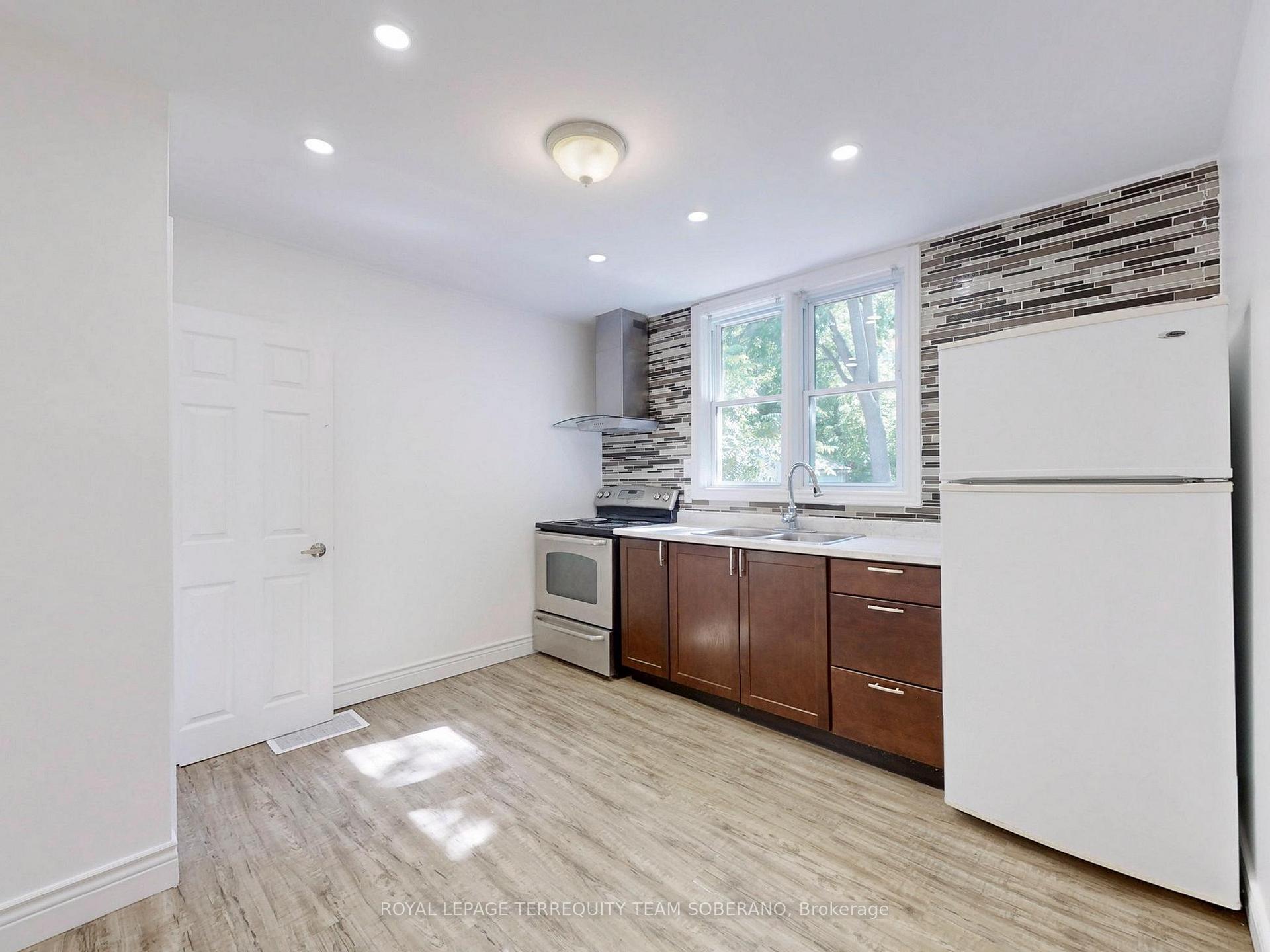 Photo 9 of 13 Roslin Avenue N, Waterloo, Downtown Waterloo — HOMEH