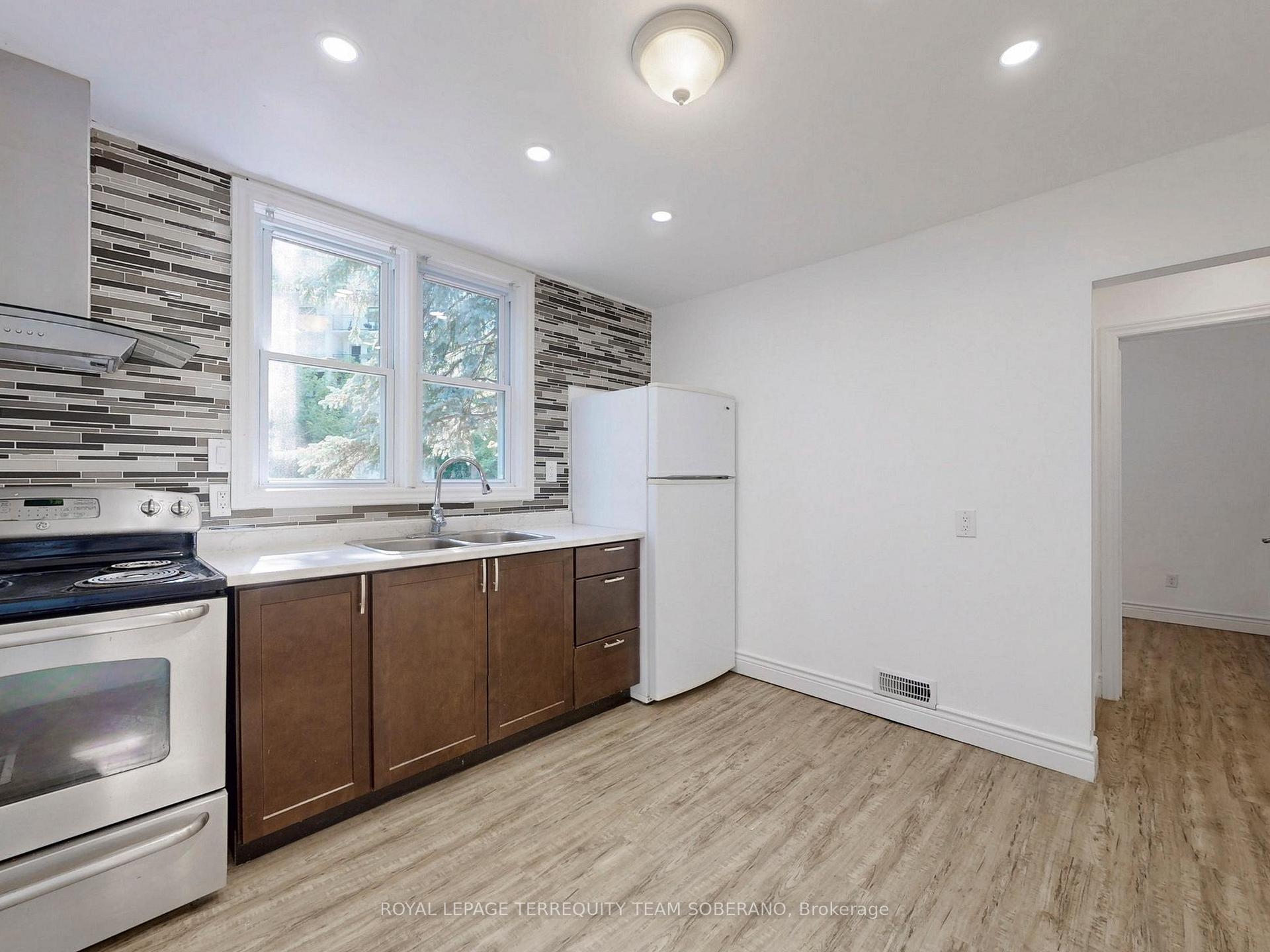 Photo 10 of 13 Roslin Avenue N, Waterloo, Downtown Waterloo — HOMEH