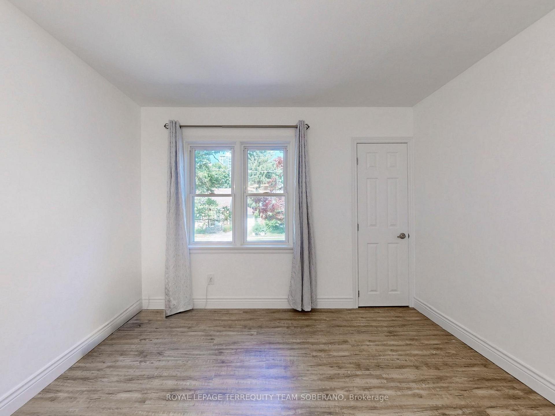 Photo 12 of 13 Roslin Avenue N, Waterloo, Downtown Waterloo — HOMEH