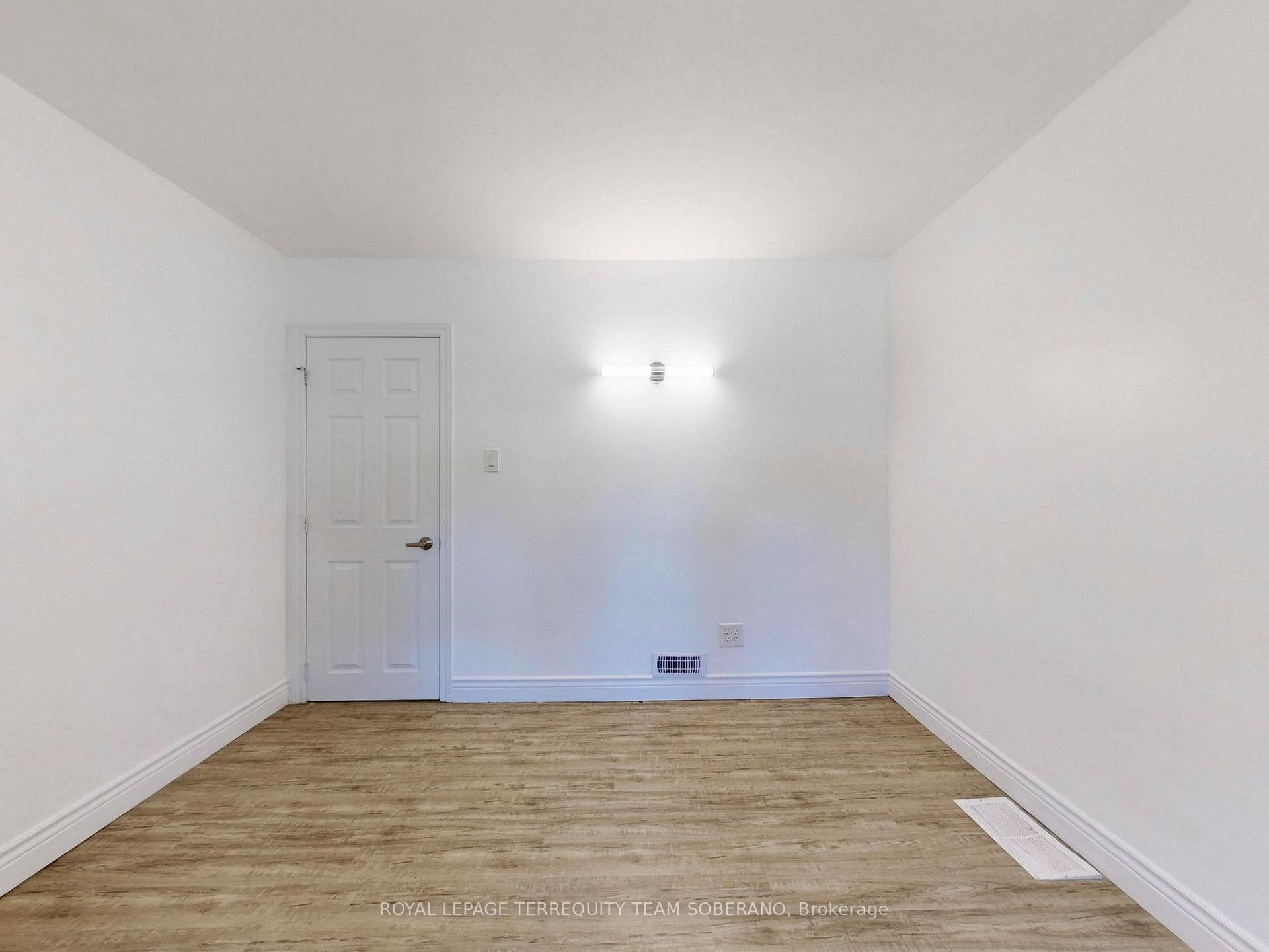 Photo 13 of 13 Roslin Avenue N, Waterloo, Downtown Waterloo — HOMEH