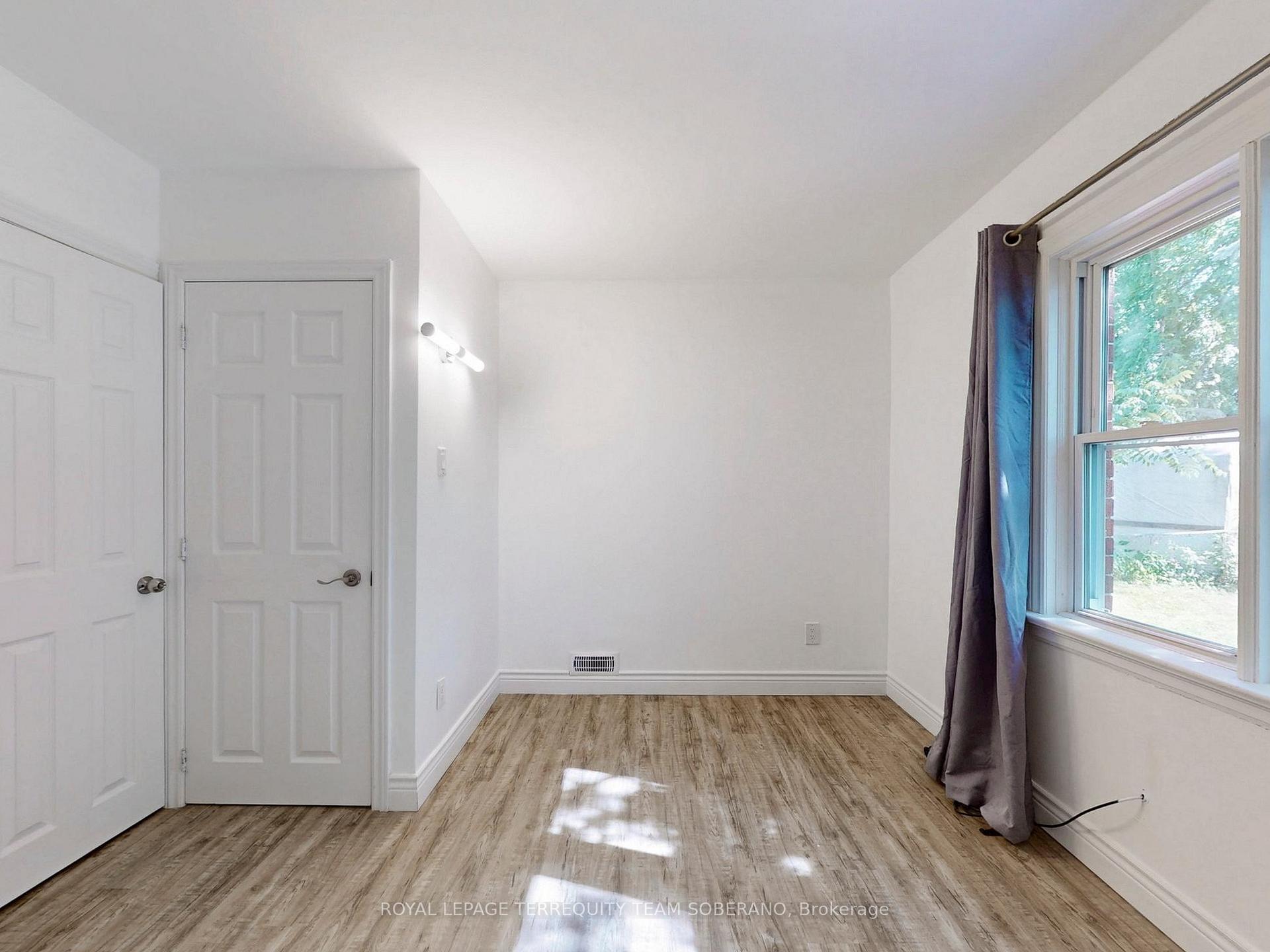 Photo 15 of 13 Roslin Avenue N, Waterloo, Downtown Waterloo — HOMEH
