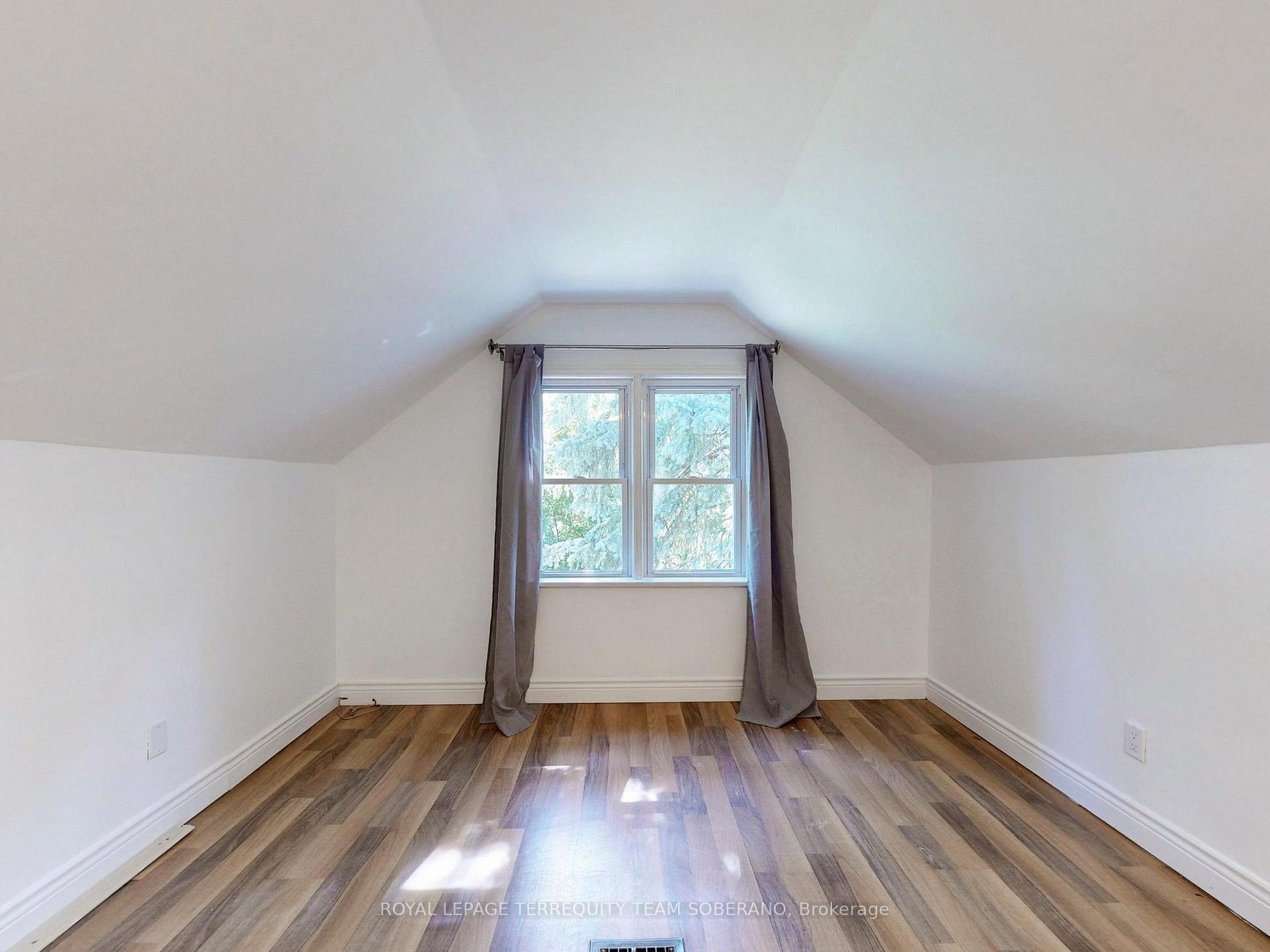 Photo 21 of 13 Roslin Avenue N, Waterloo, Downtown Waterloo — HOMEH