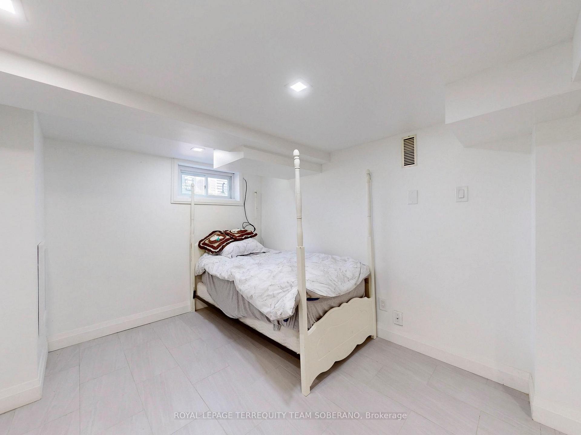 Photo 29 of 13 Roslin Avenue N, Waterloo, Downtown Waterloo — HOMEH