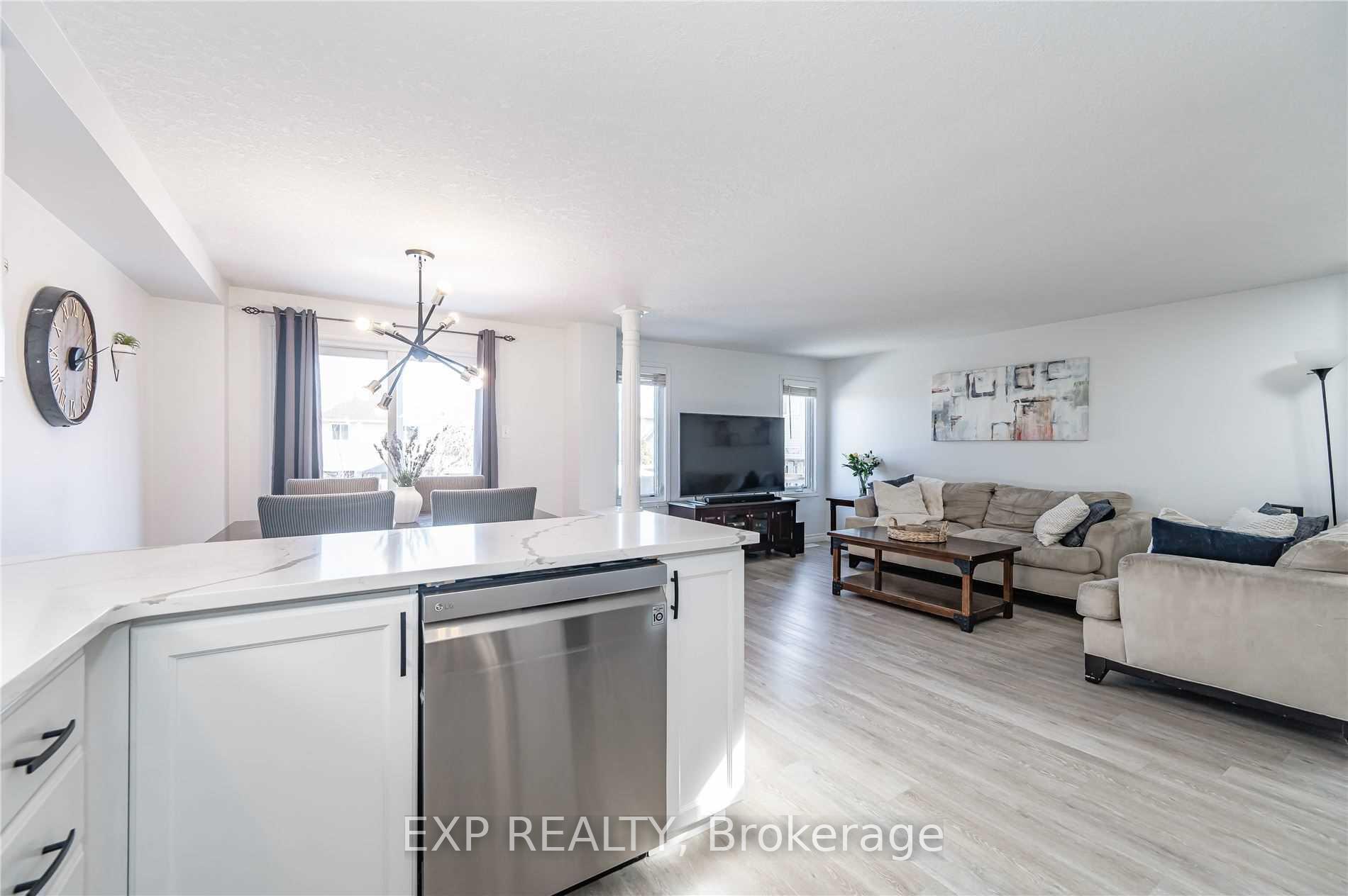 Photo 12 of 947 Atlantic Boulevard, Waterloo — HOMEH