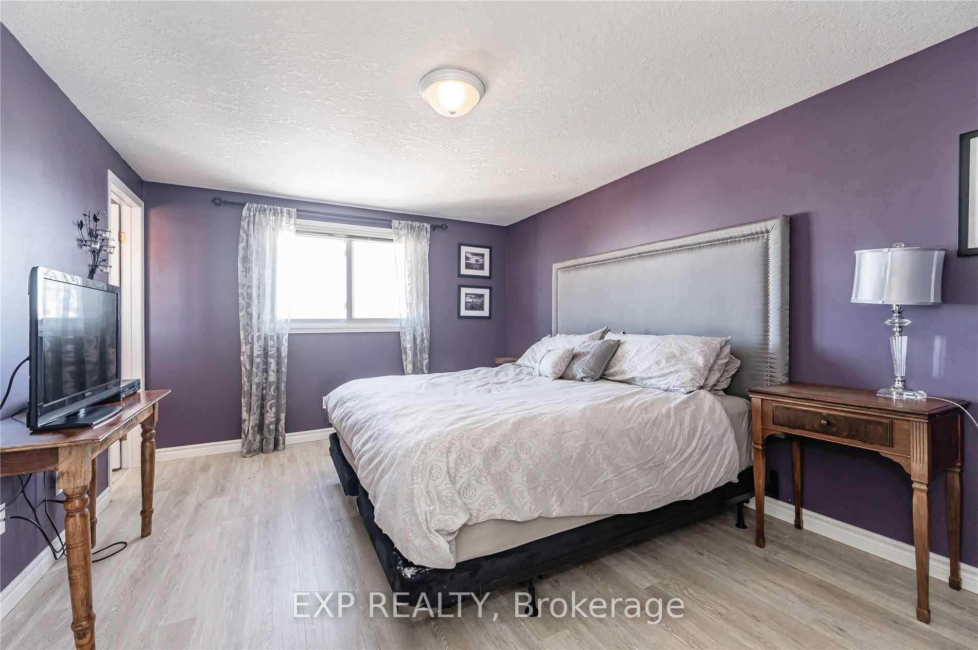 Photo 15 of 947 Atlantic Boulevard, Waterloo — HOMEH
