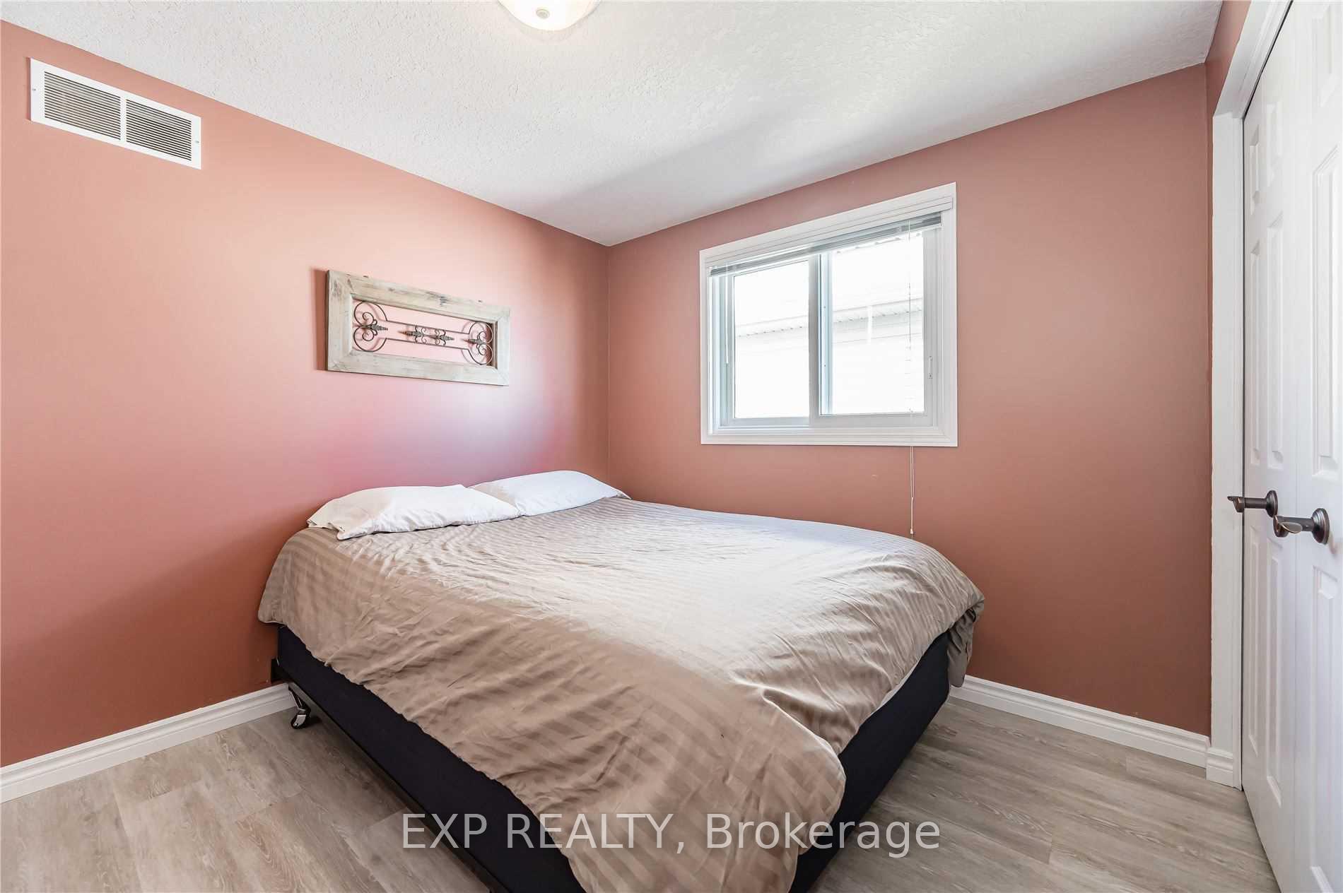 Photo 17 of 947 Atlantic Boulevard, Waterloo — HOMEH