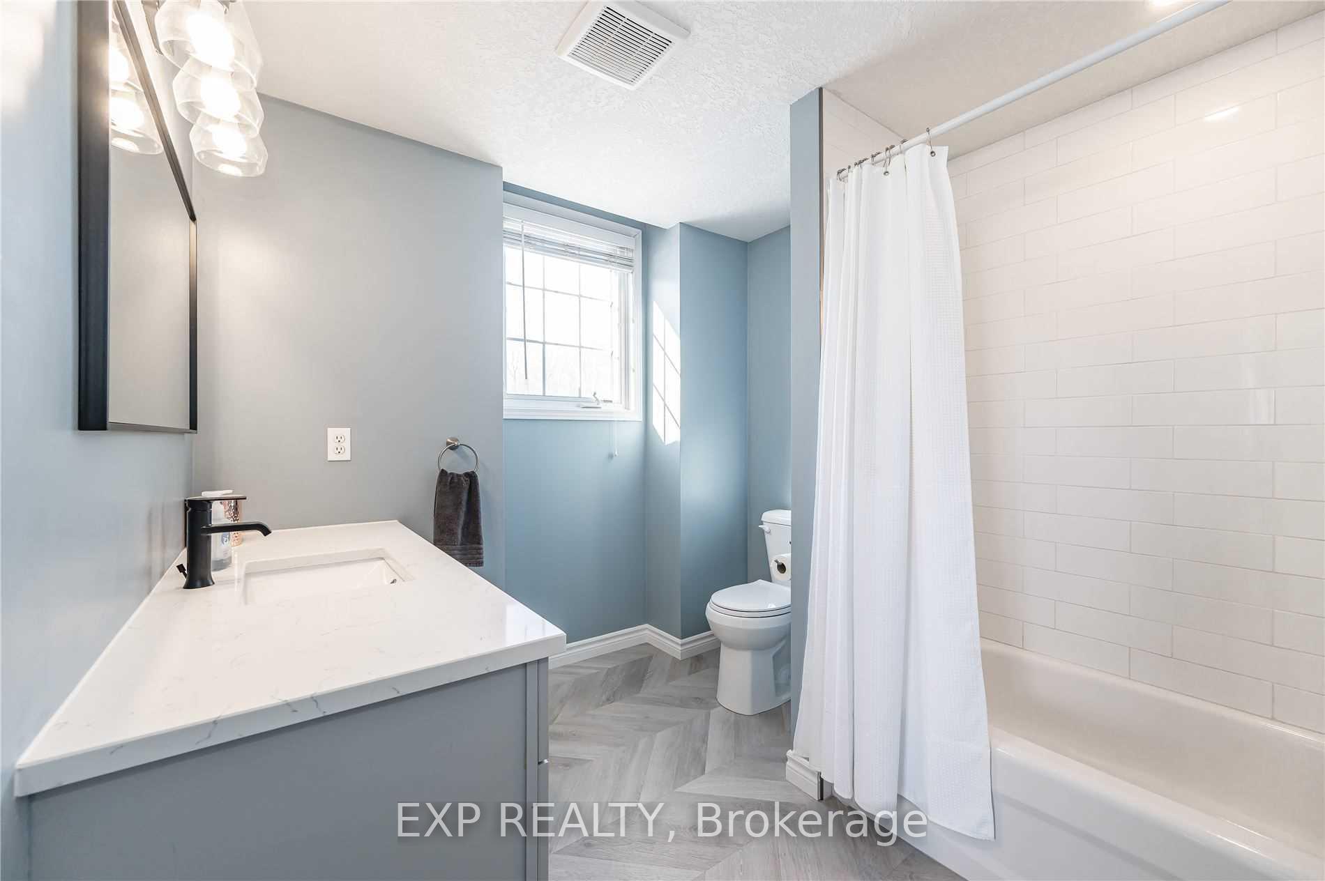 Photo 19 of 947 Atlantic Boulevard, Waterloo — HOMEH