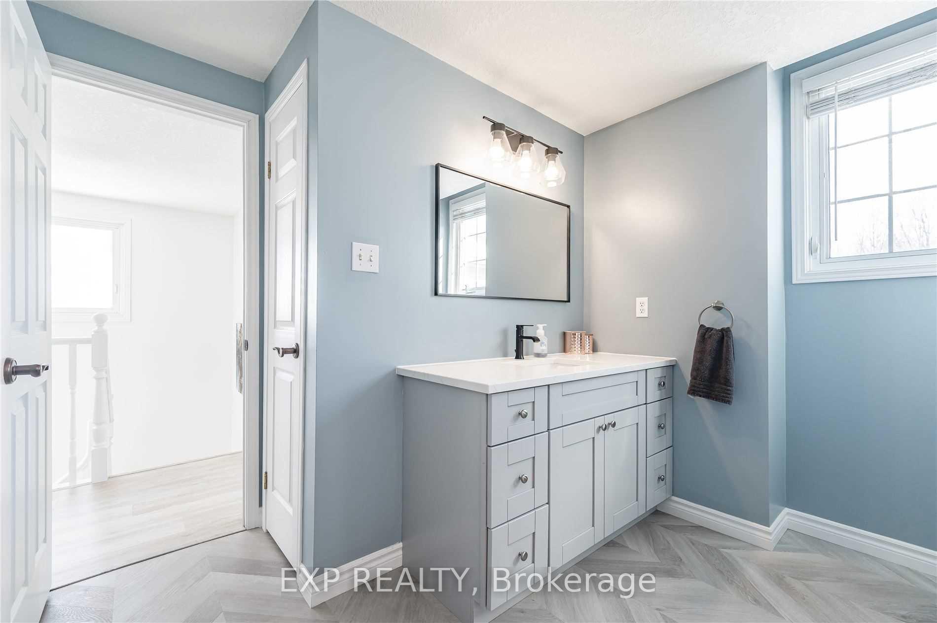 Photo 20 of 947 Atlantic Boulevard, Waterloo — HOMEH