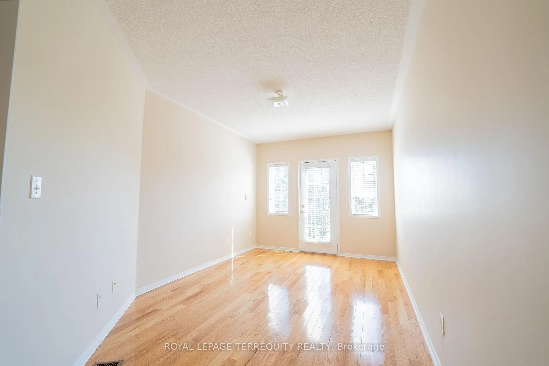 Photo 6 of 168 Deepsprings Crescent, Vaughan, Vellore Village — HOMEH
