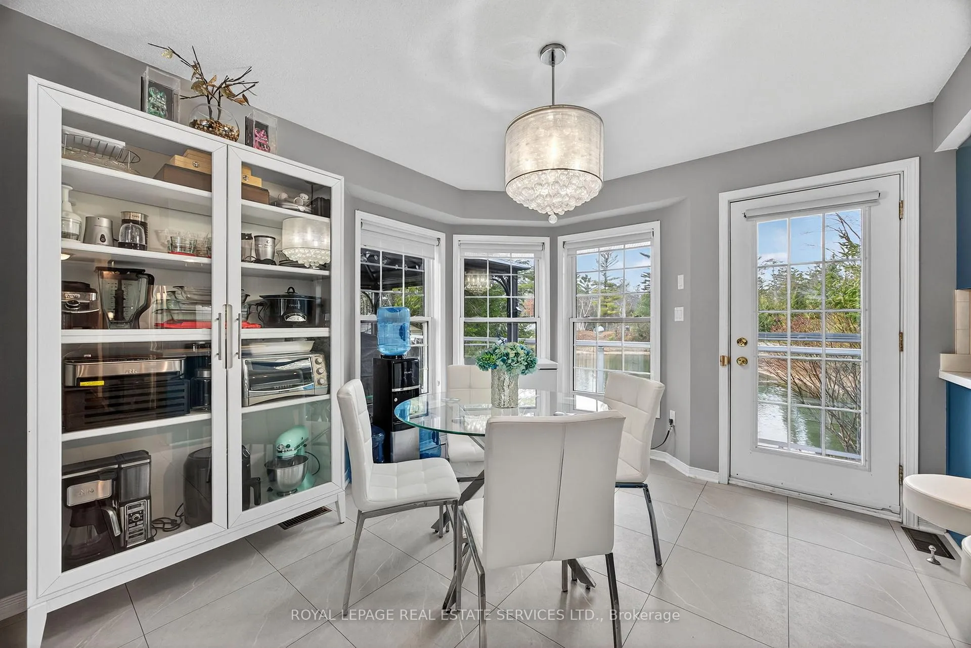 Photo 9 of 24 Topaz Street, Wasaga Beach — HOMEH
