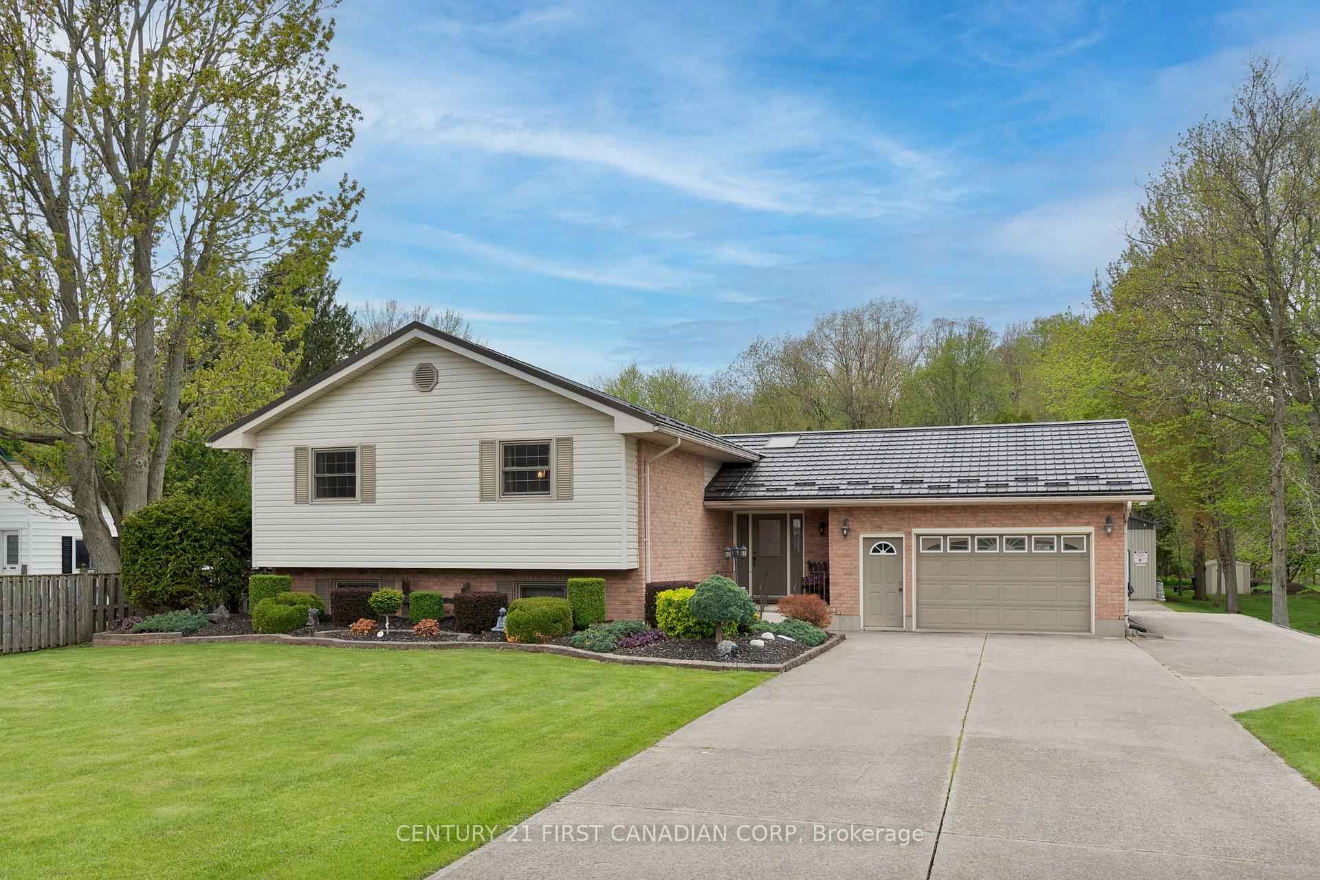 Photo 1 of 24764 Pioneer Line, West Elgin, West Lorne — HOMEH