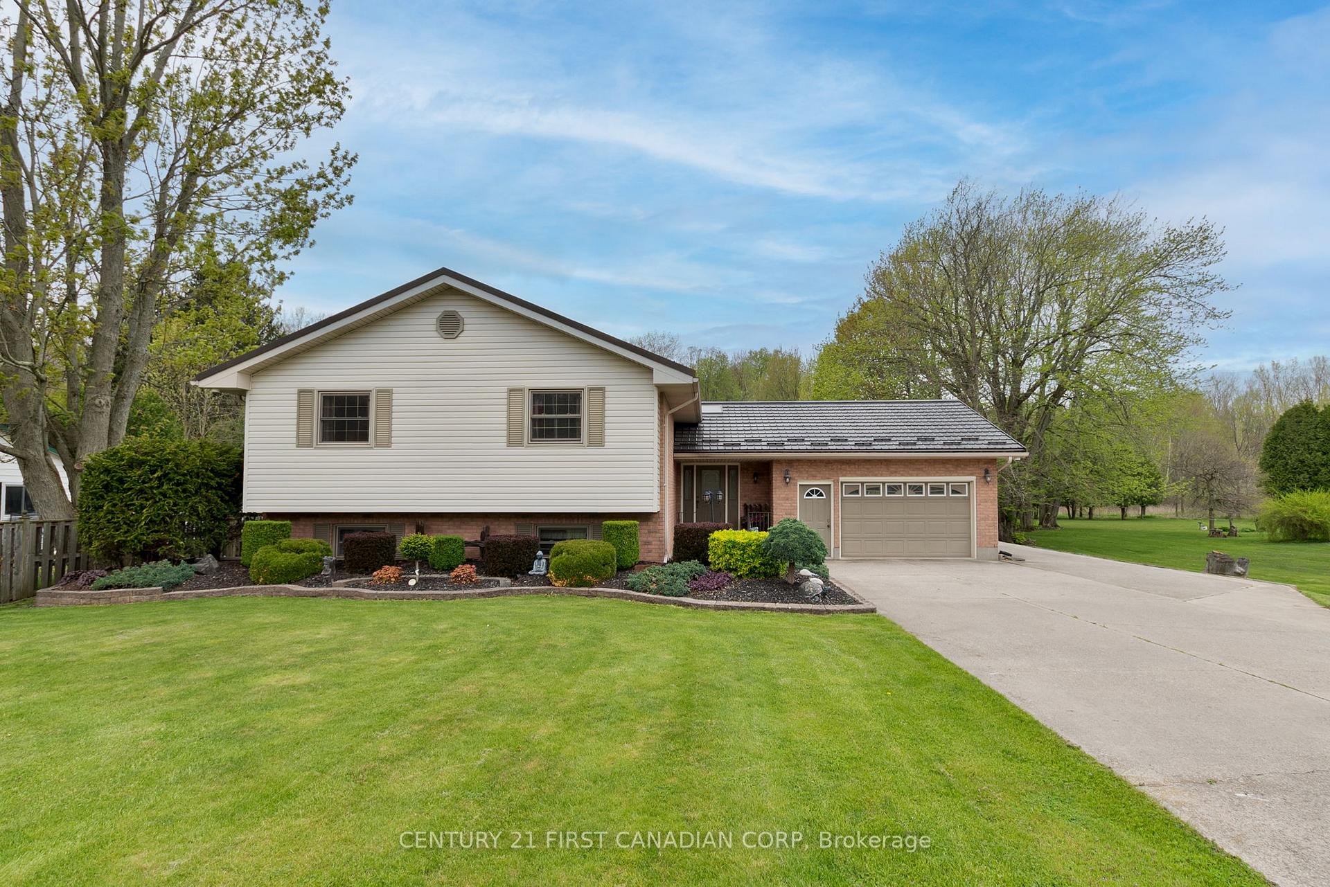 Photo 3 of 24764 Pioneer Line, West Elgin, West Lorne — HOMEH
