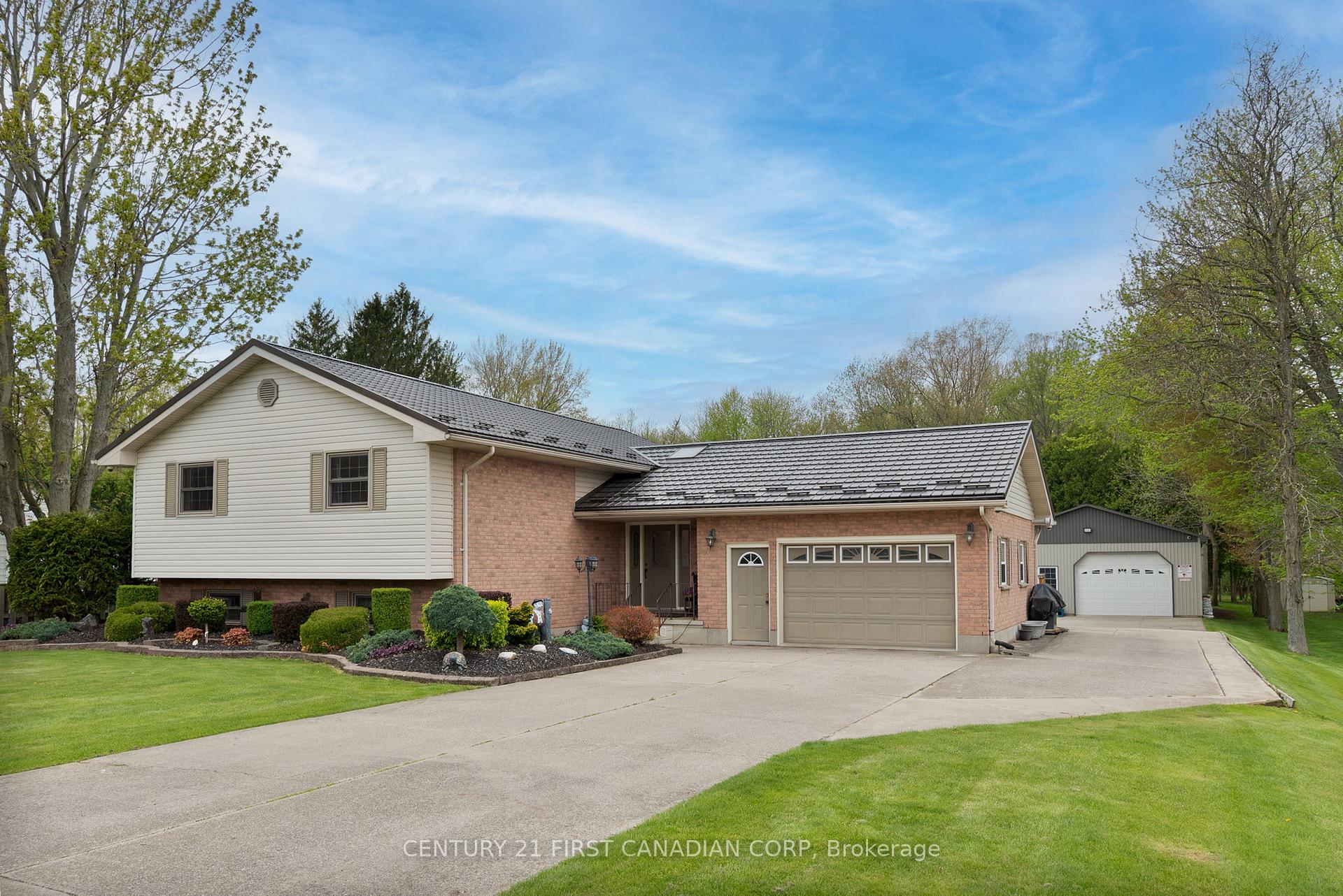 Photo 4 of 24764 Pioneer Line, West Elgin, West Lorne — HOMEH