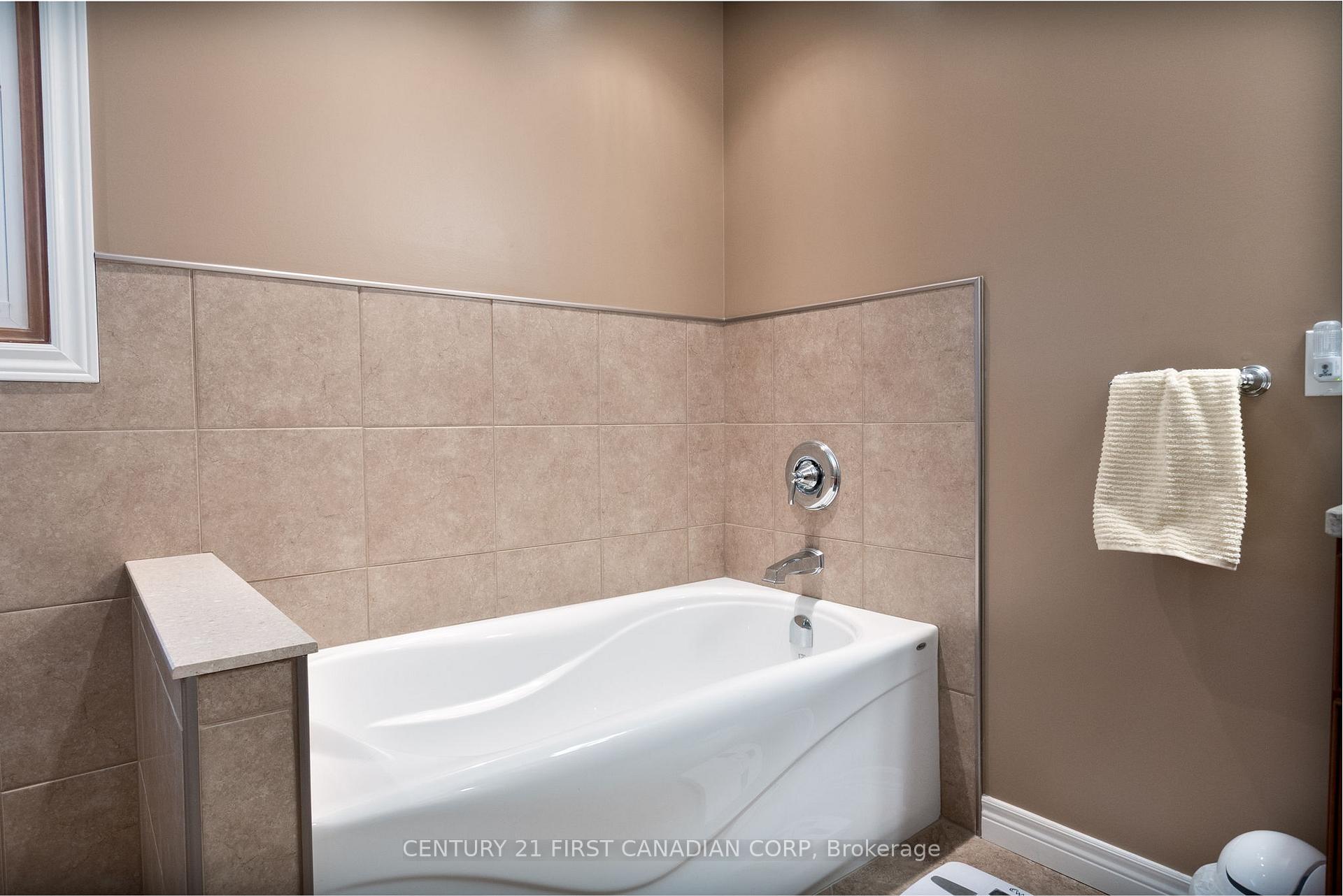 Photo 24 of 24764 Pioneer Line, West Elgin, West Lorne — HOMEH