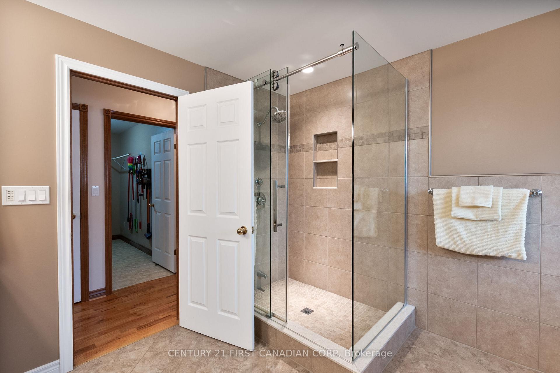 Photo 25 of 24764 Pioneer Line, West Elgin, West Lorne — HOMEH