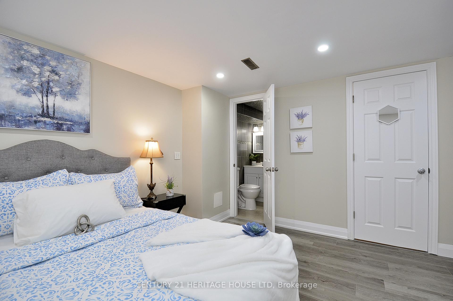 Photo 25 of 262 Northlake Drive, Waterloo — HOMEH