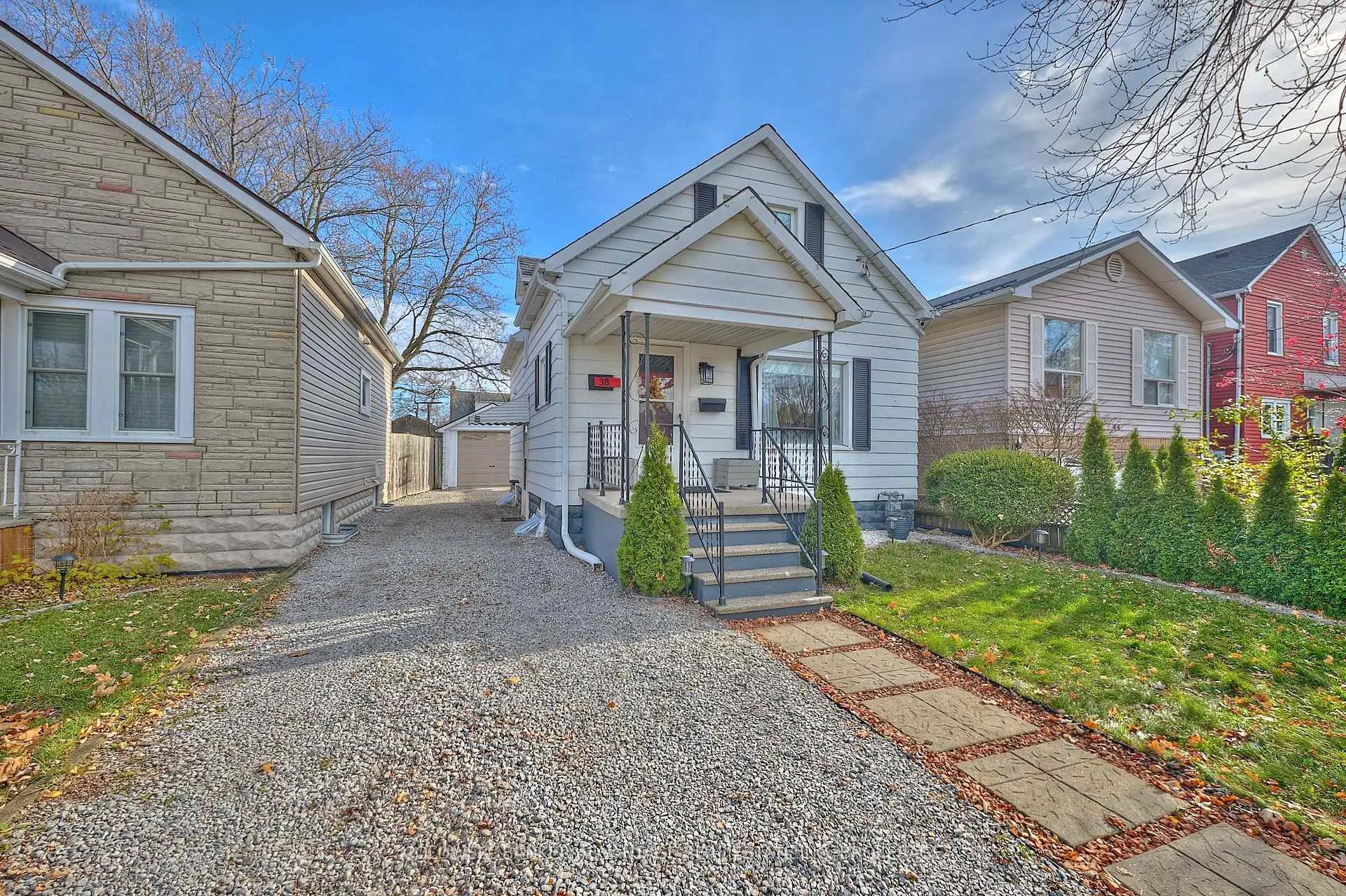 Front of 38 Wallace Avenue S