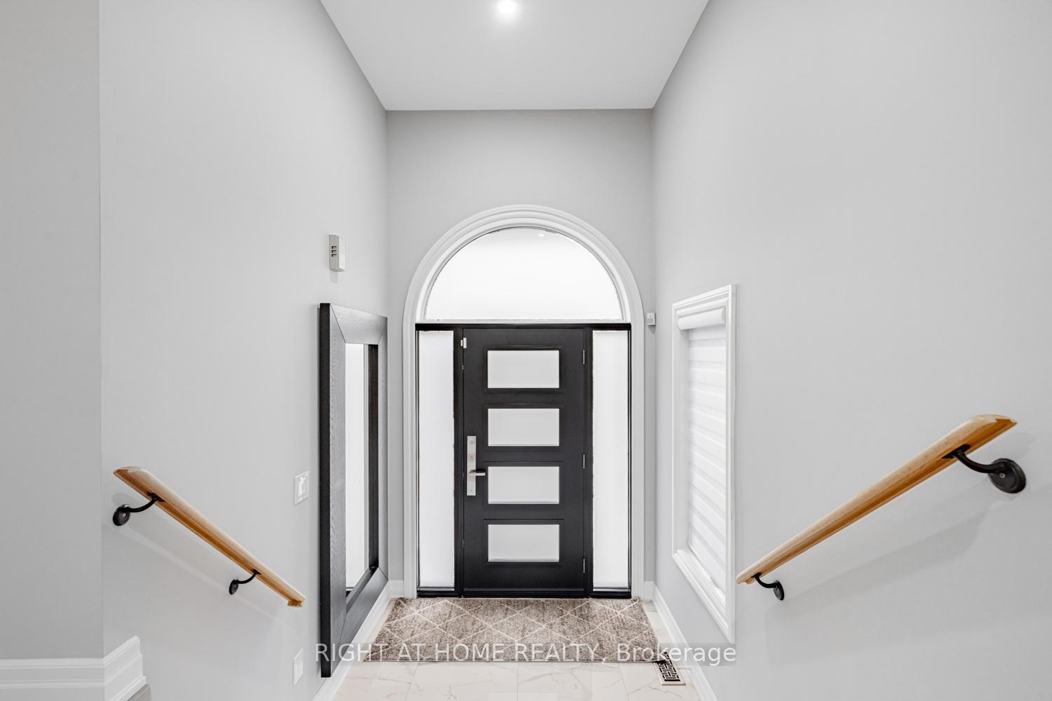 Photo 4 of 488 Royalpark Way, Vaughan, Elder Mills — HOMEH