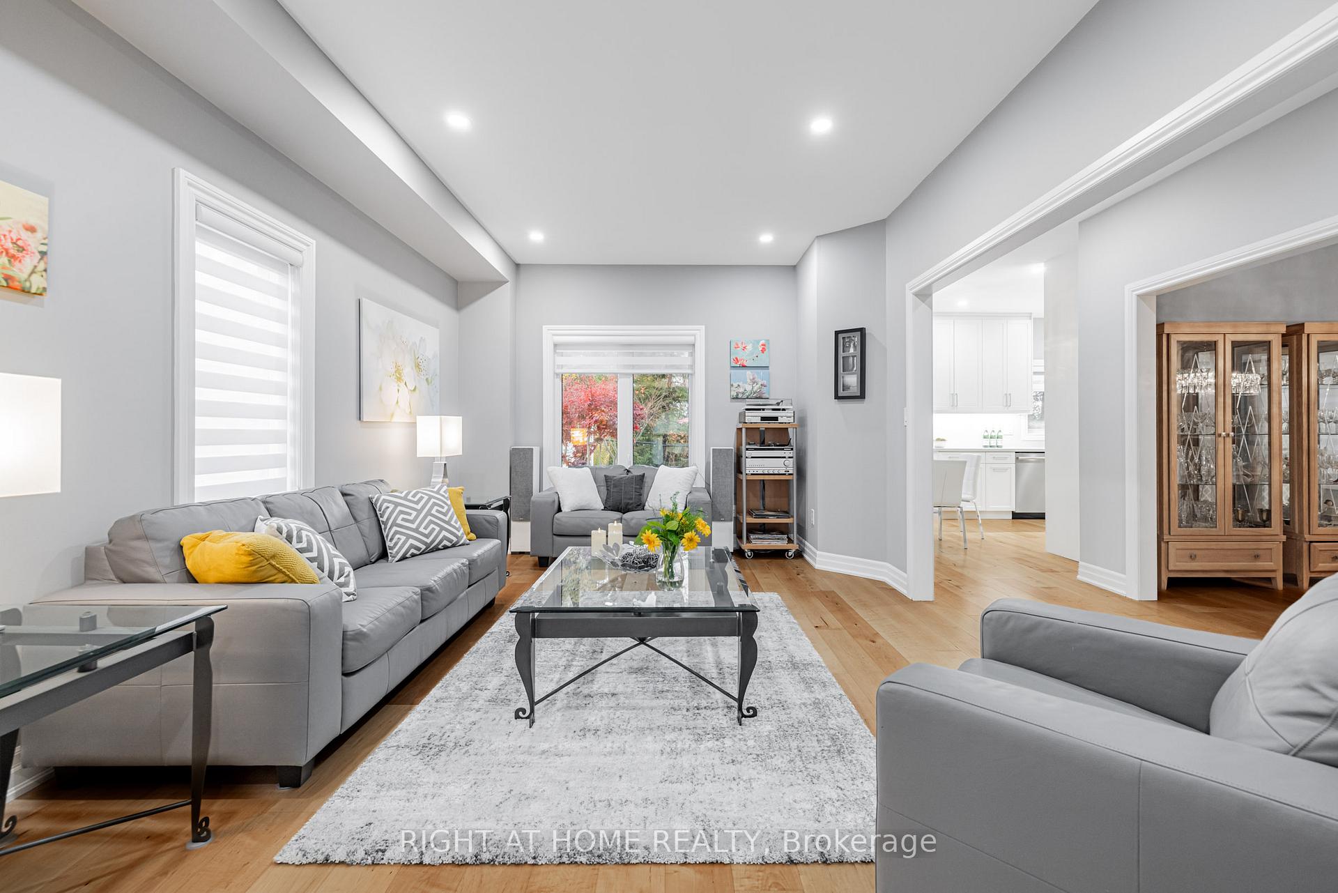 Photo 5 of 488 Royalpark Way, Vaughan, Elder Mills — HOMEH