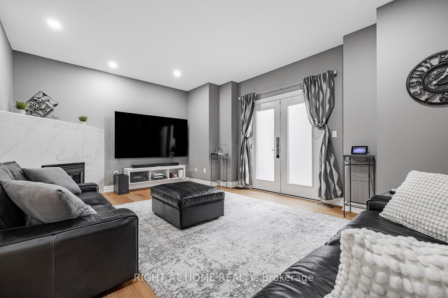 Photo 7 of 488 Royalpark Way, Vaughan, Elder Mills — HOMEH