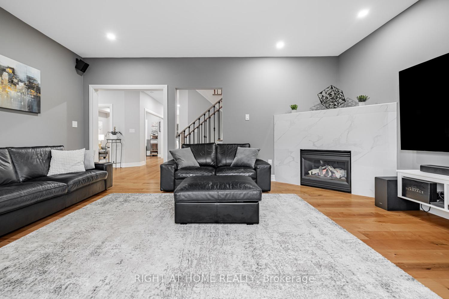 Photo 8 of 488 Royalpark Way, Vaughan, Elder Mills — HOMEH