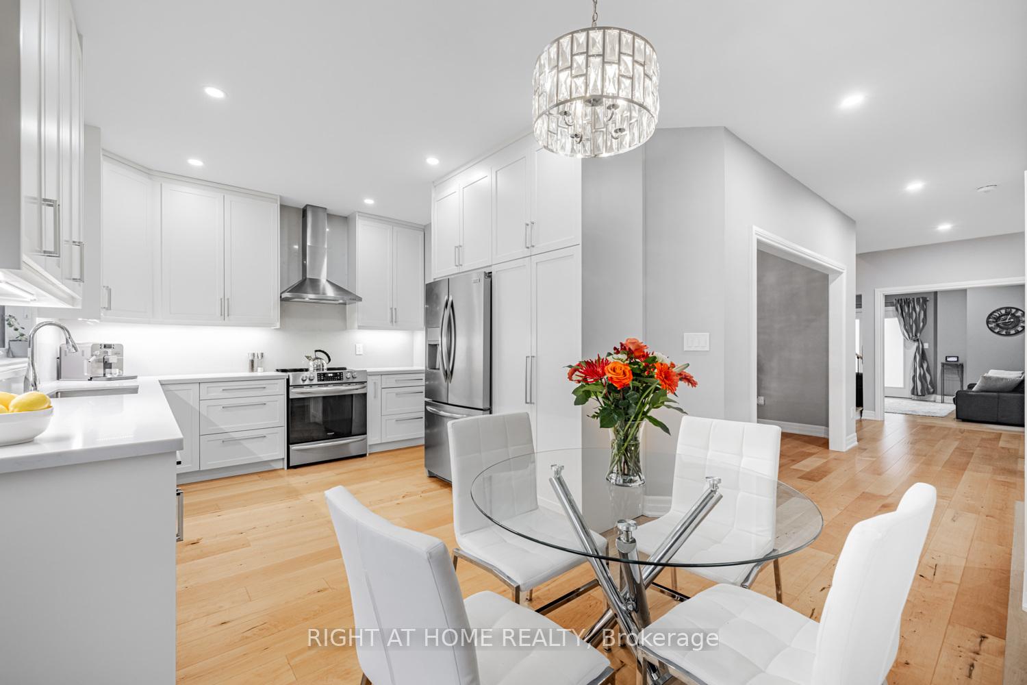 Photo 11 of 488 Royalpark Way, Vaughan, Elder Mills — HOMEH