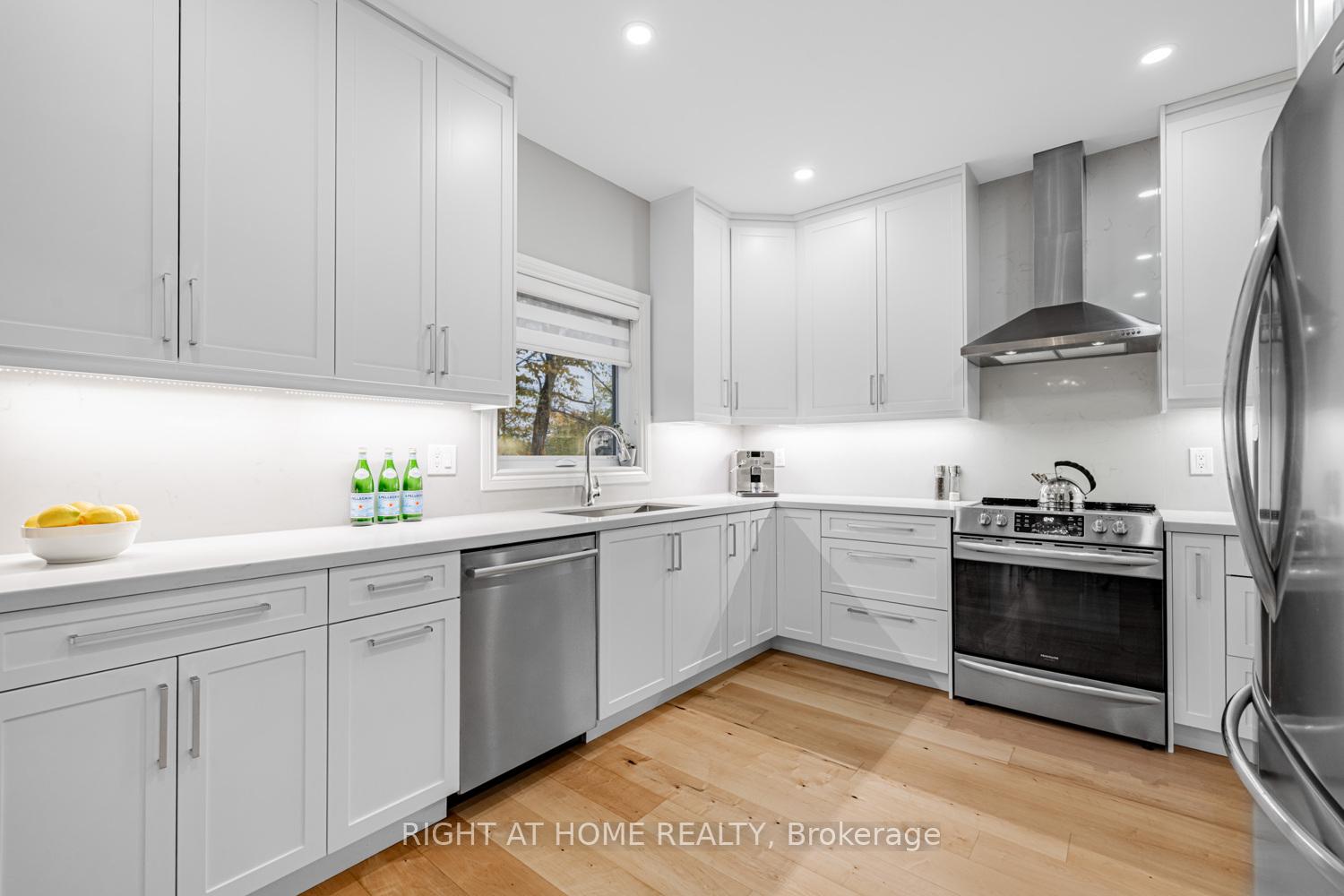 Photo 12 of 488 Royalpark Way, Vaughan, Elder Mills — HOMEH