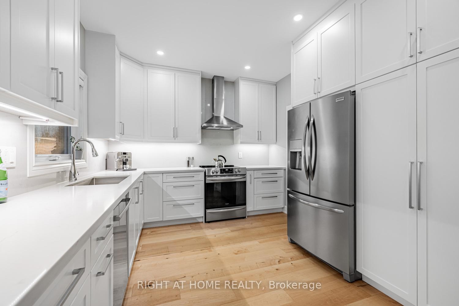 Photo 13 of 488 Royalpark Way, Vaughan, Elder Mills — HOMEH