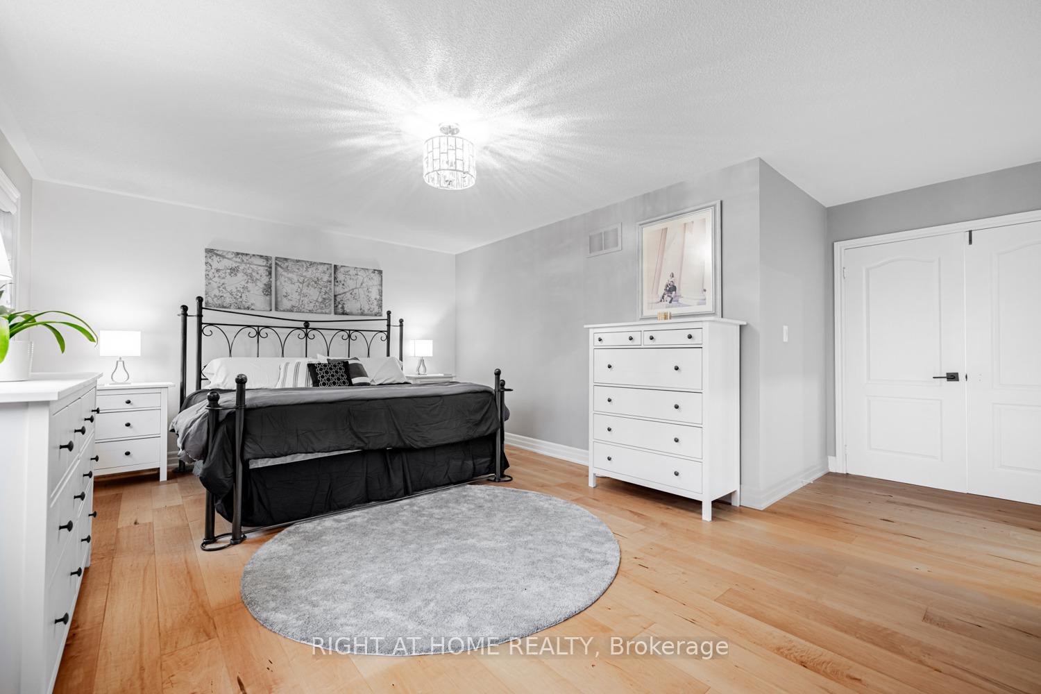 Photo 19 of 488 Royalpark Way, Vaughan, Elder Mills — HOMEH